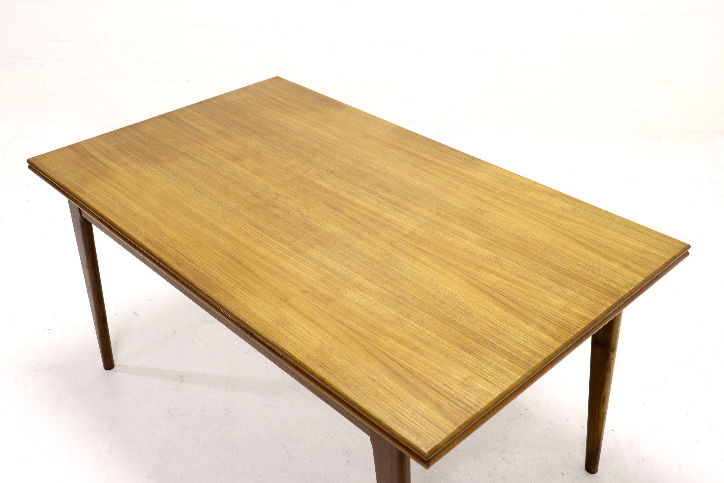 Table à manger design danois en teck extensible des années 1960