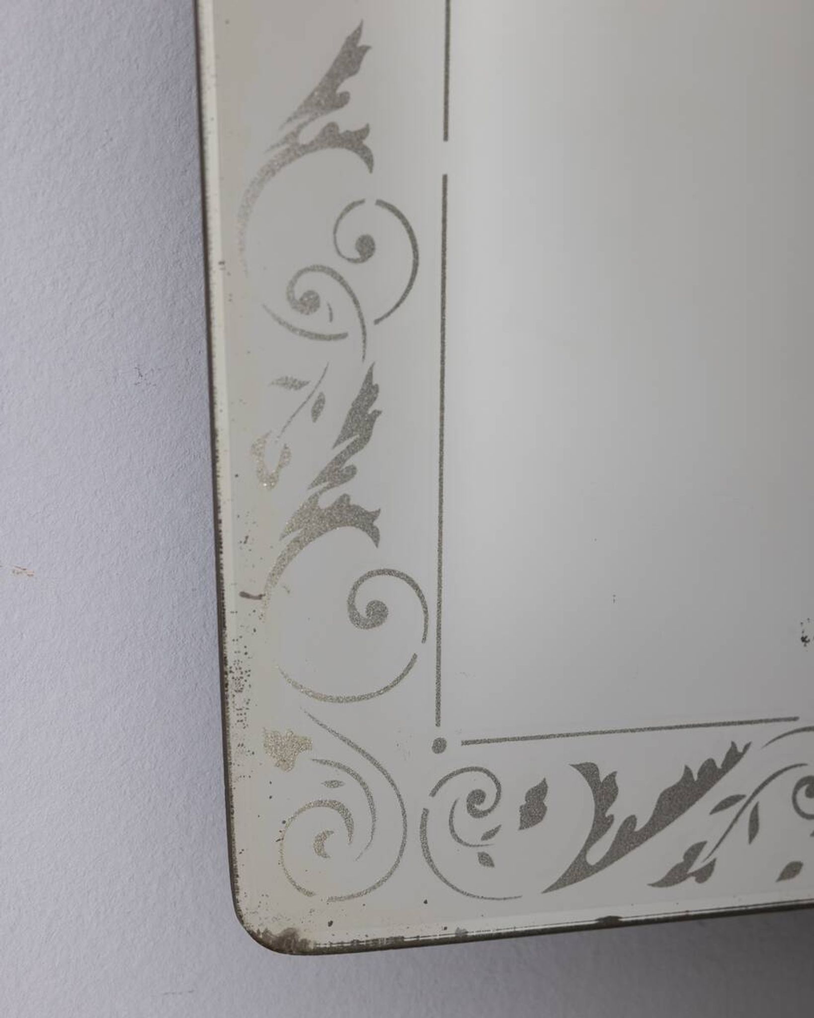 Vintage 1940s Italian design wall mirror with decorated glass
