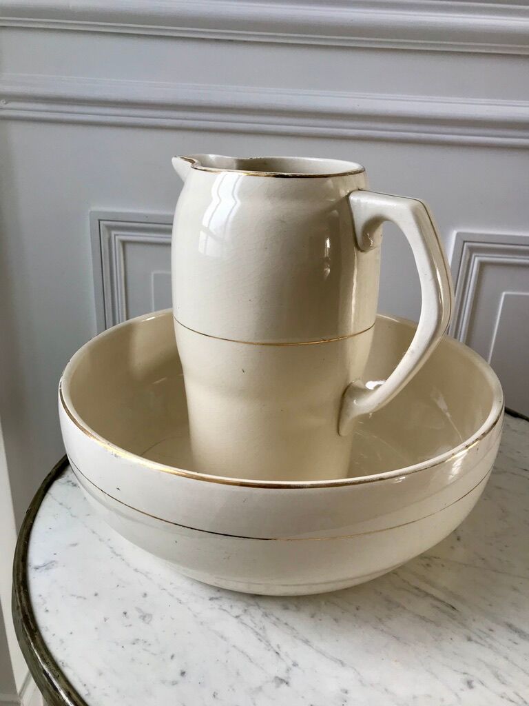 Toilet service in terre de fer longchamp cream with golden edging 40s-50s