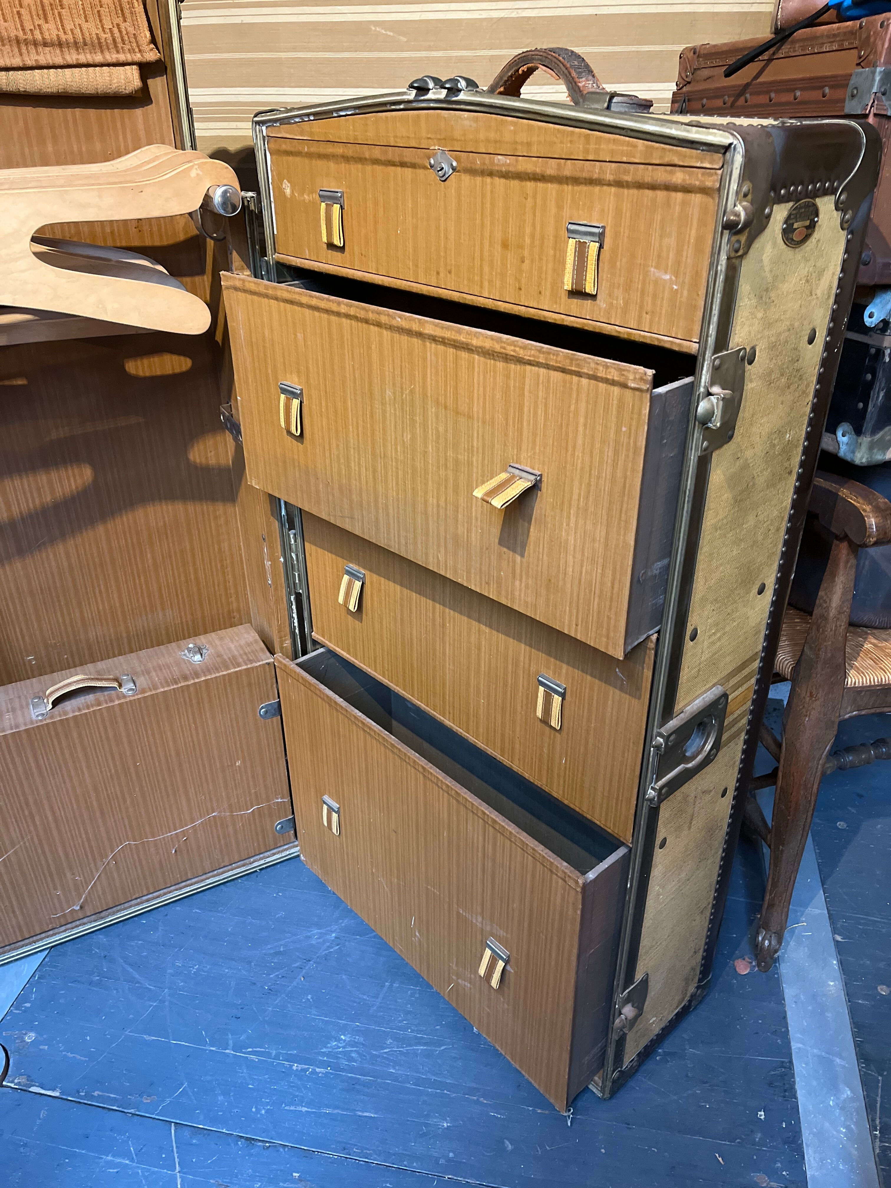 Trunk cabin bitter everwear trunk