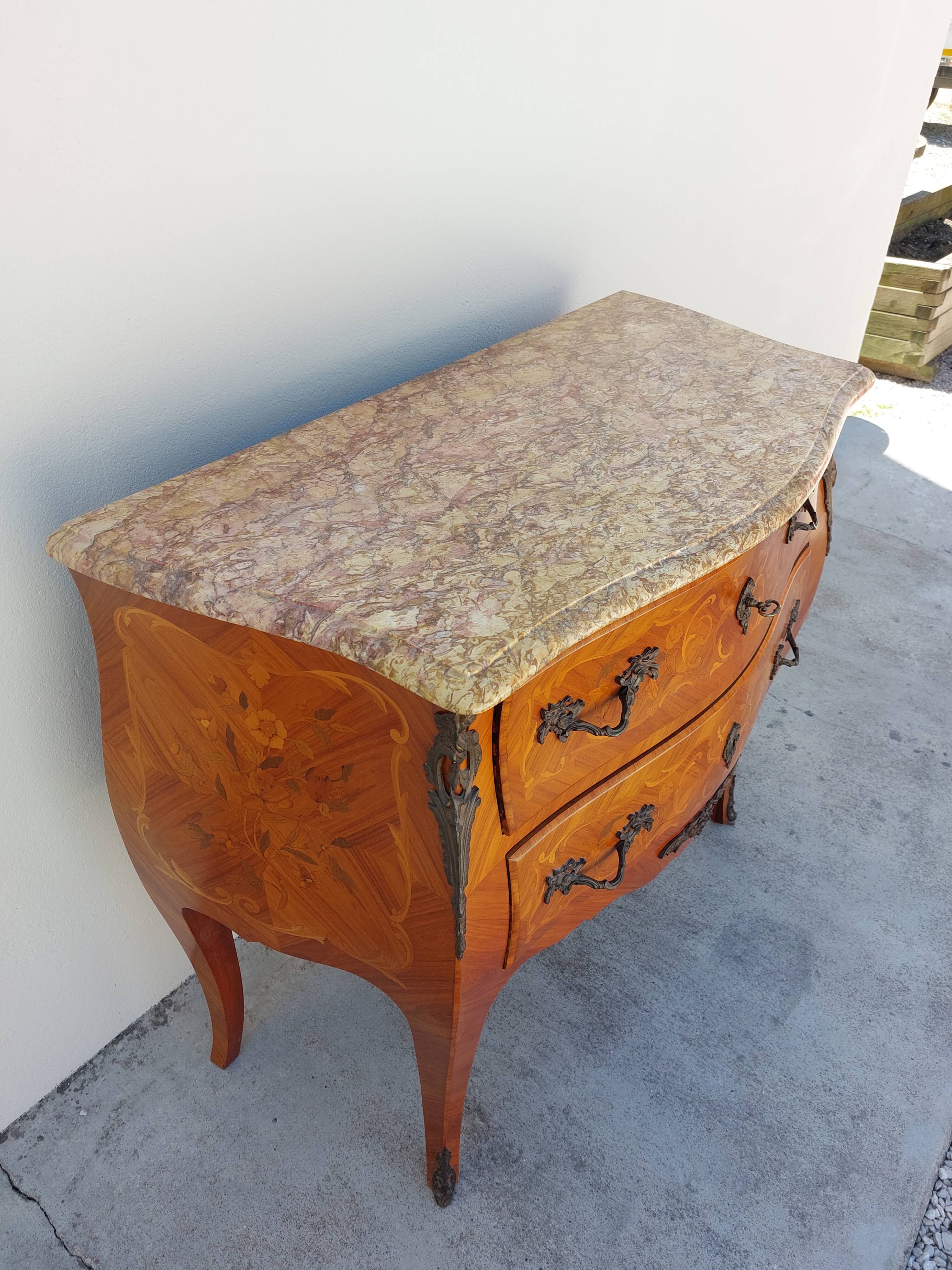 Louis XV chest of drawers in rosewood marquetry