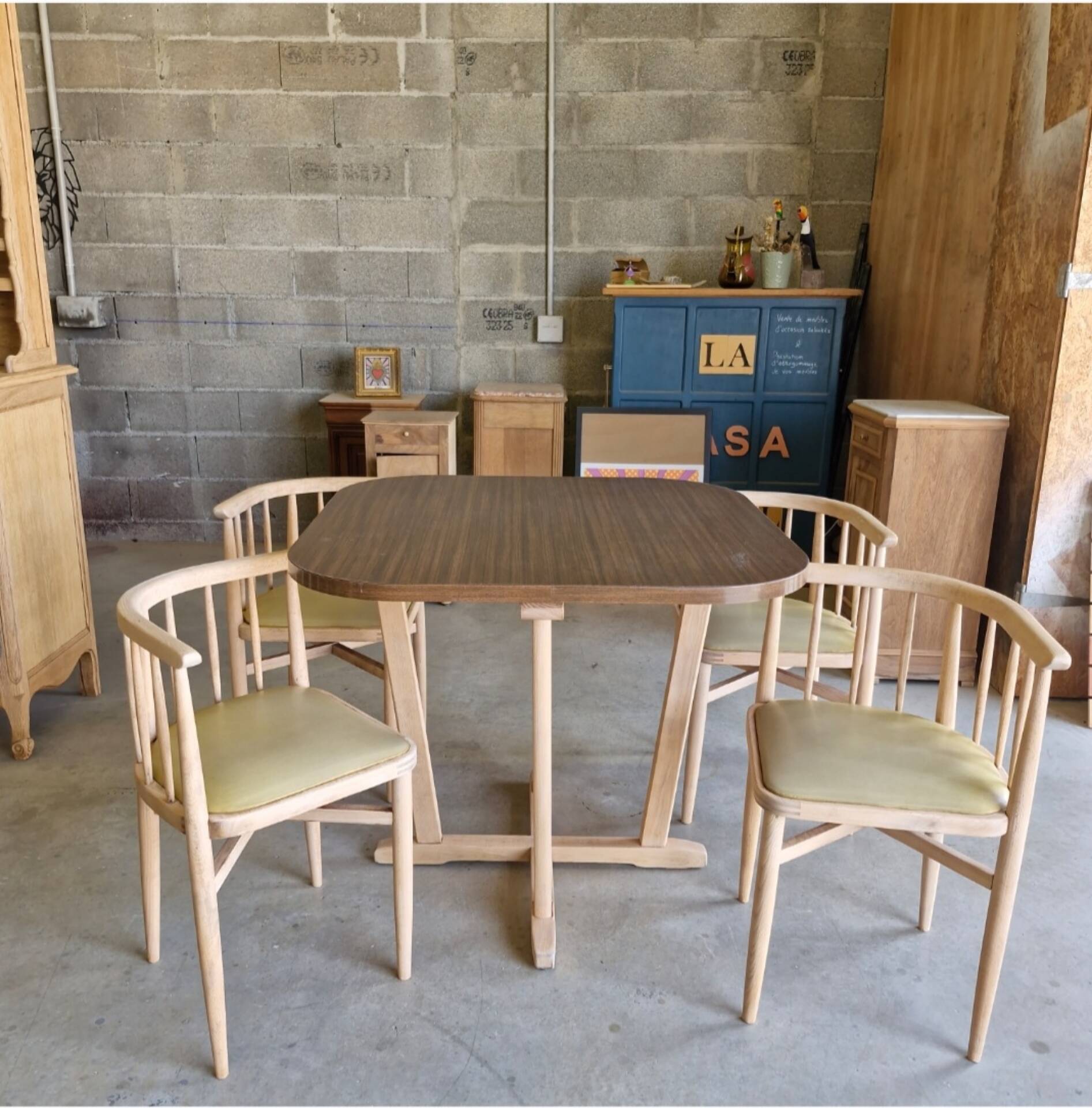 Ensemble vintage attribué à Thonet – table + 4 chaises années 60