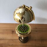 World mappe, globe cigarette distributor