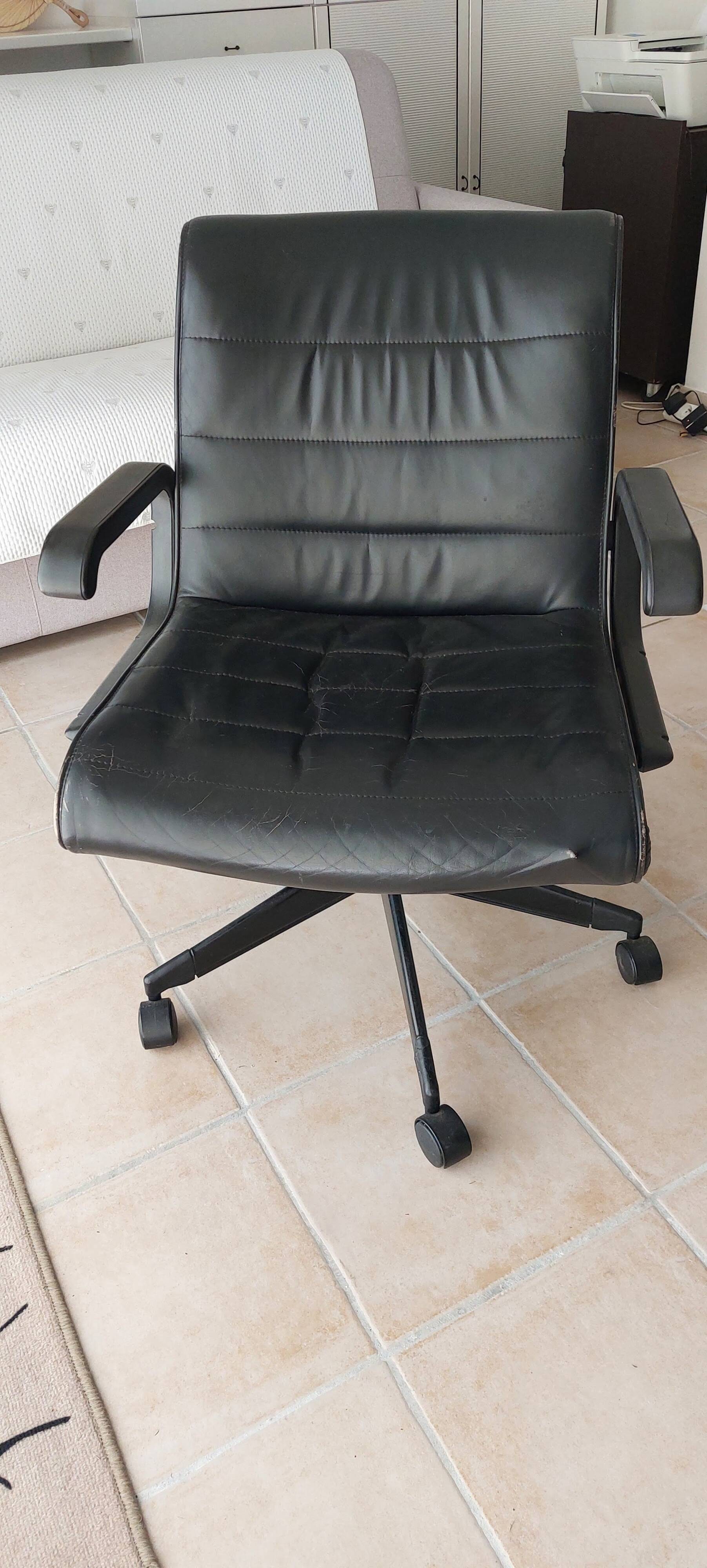 Knoll chairs by Richard Sapper