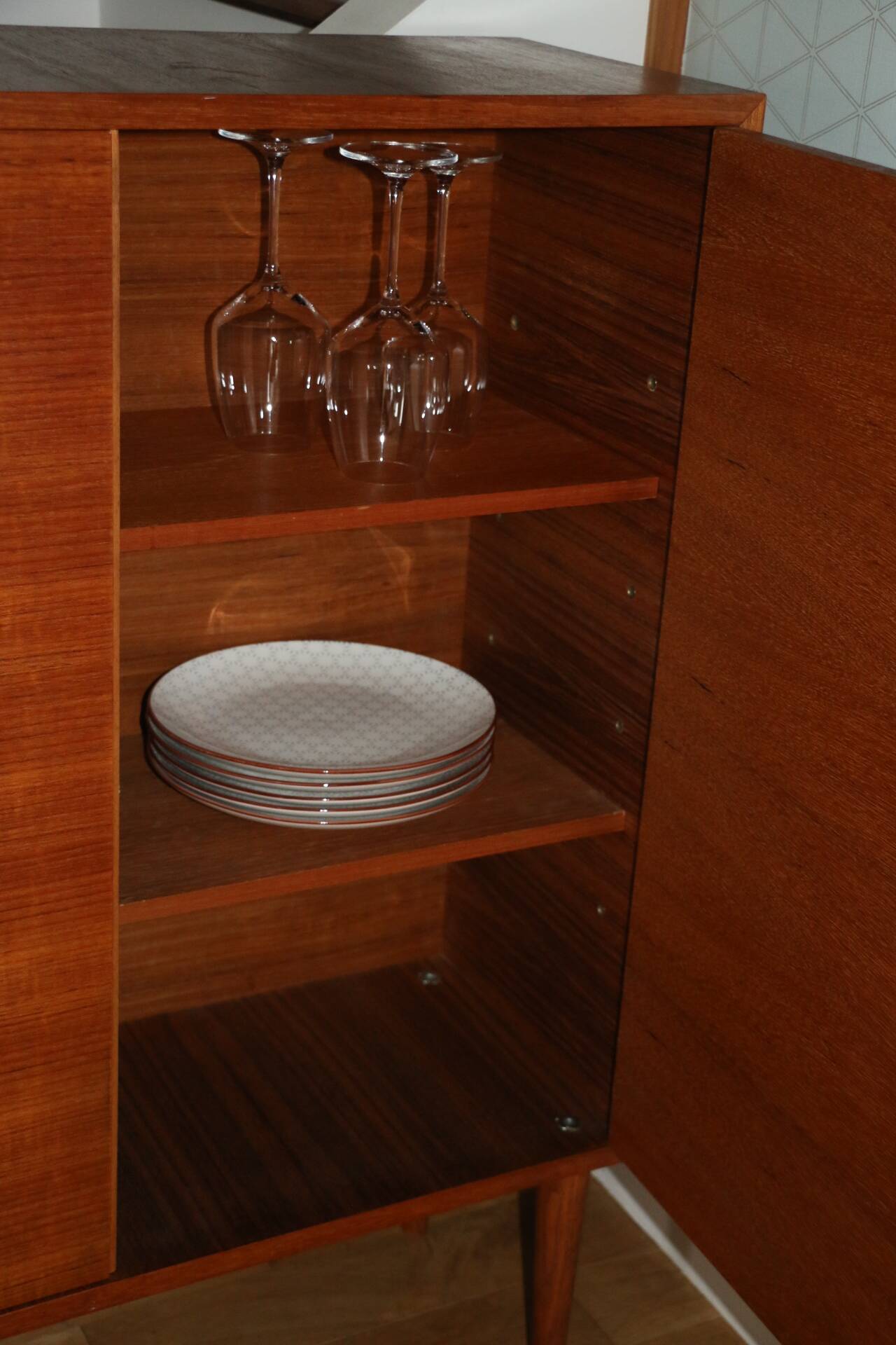 Console sideboard with 2 doors