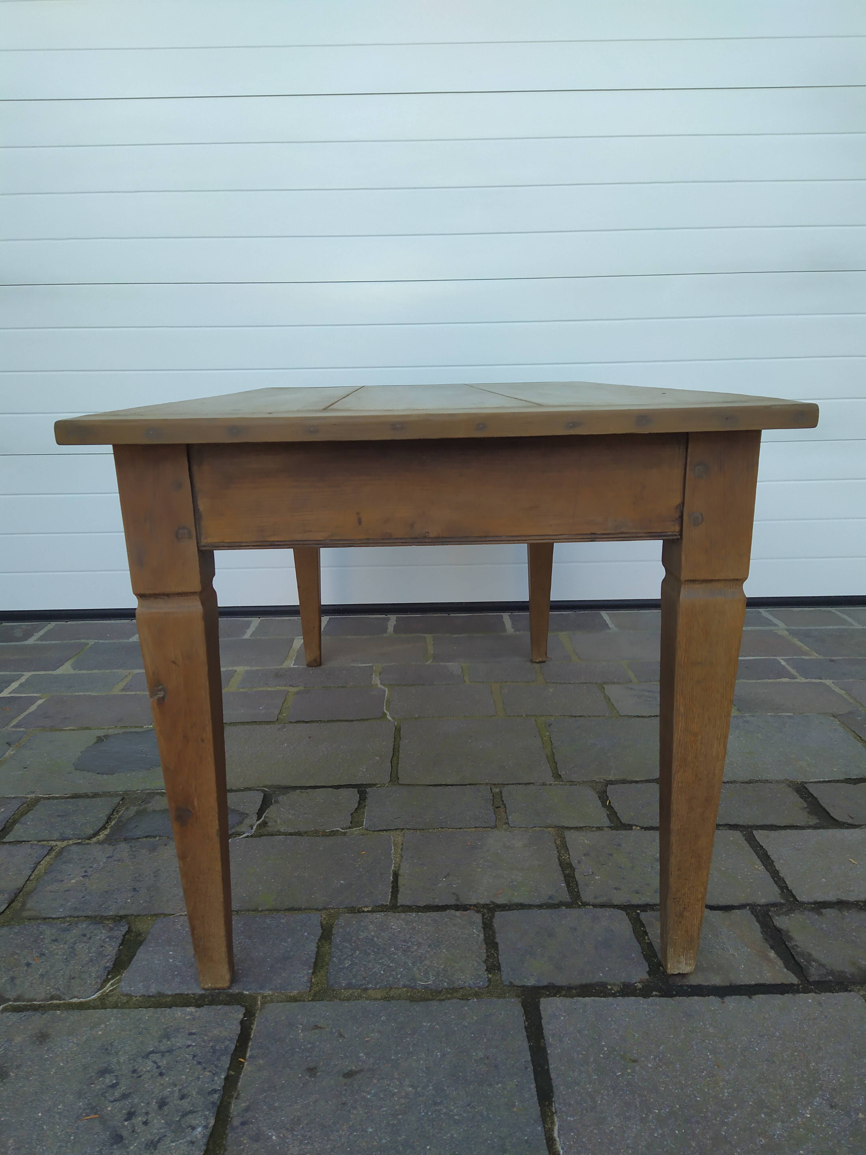 Farm table