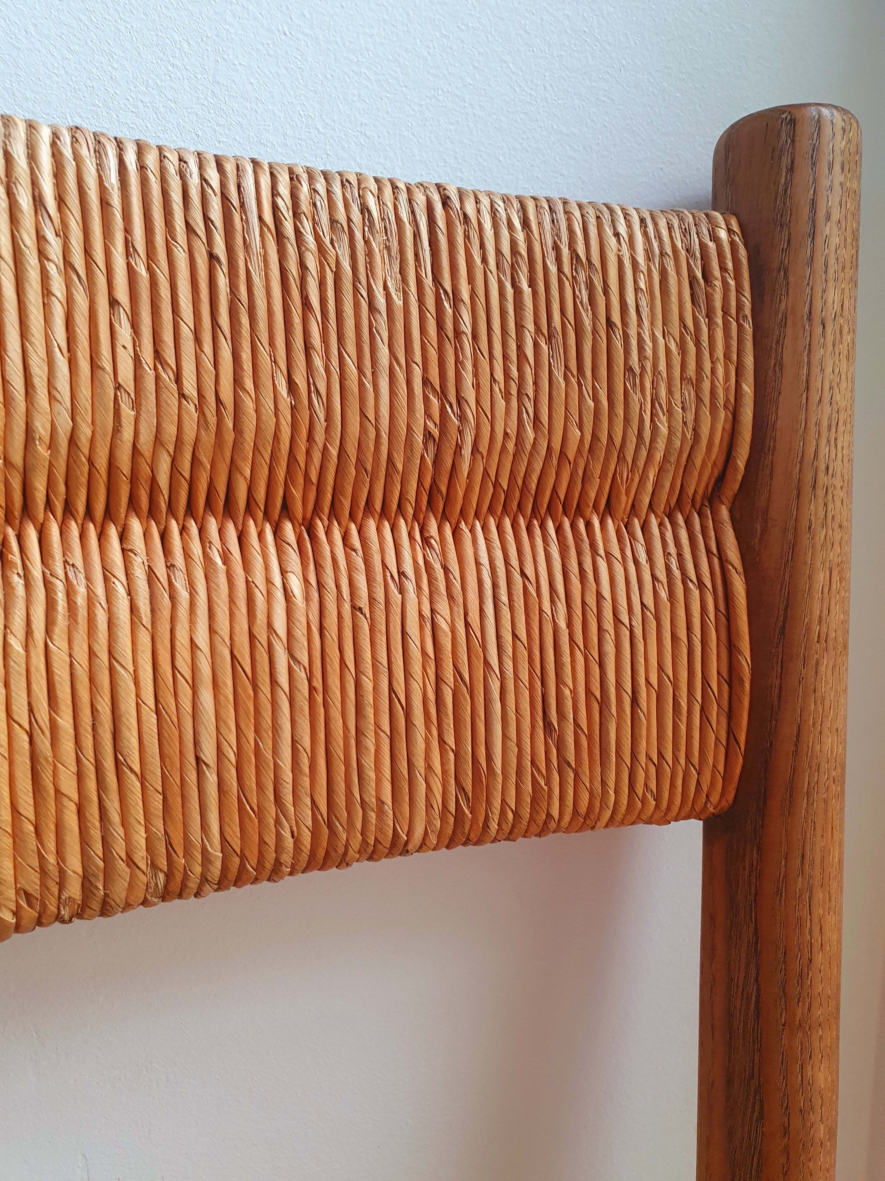 Series of 4 seat chairs and mulched backrest