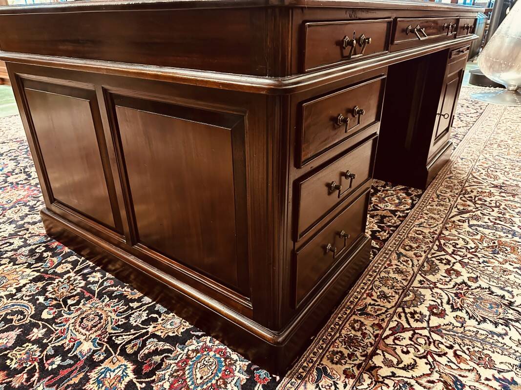 Large Classic English Desk Partnerdesk