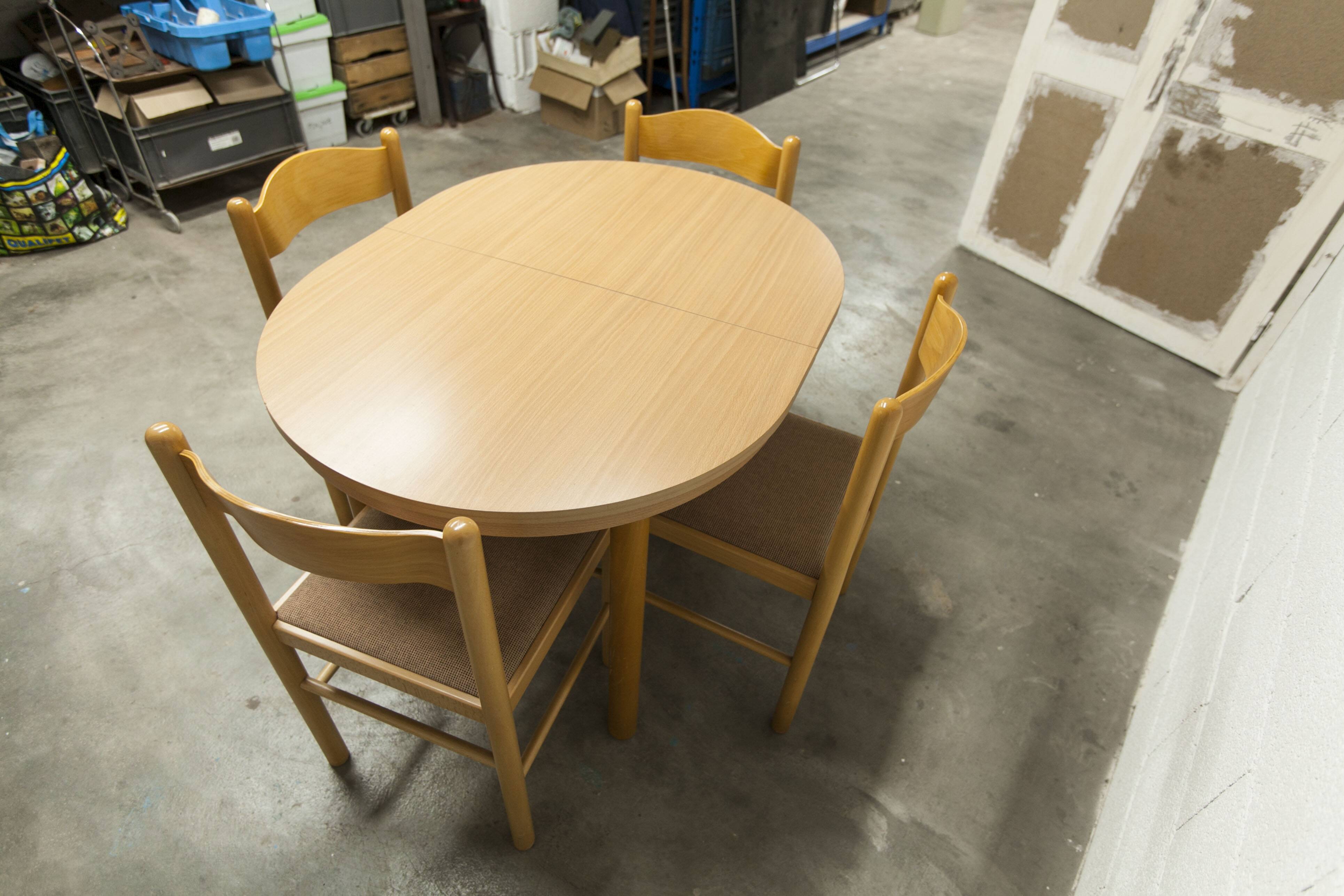 Modernist convertible oval table set and 4 matching chairs 1990