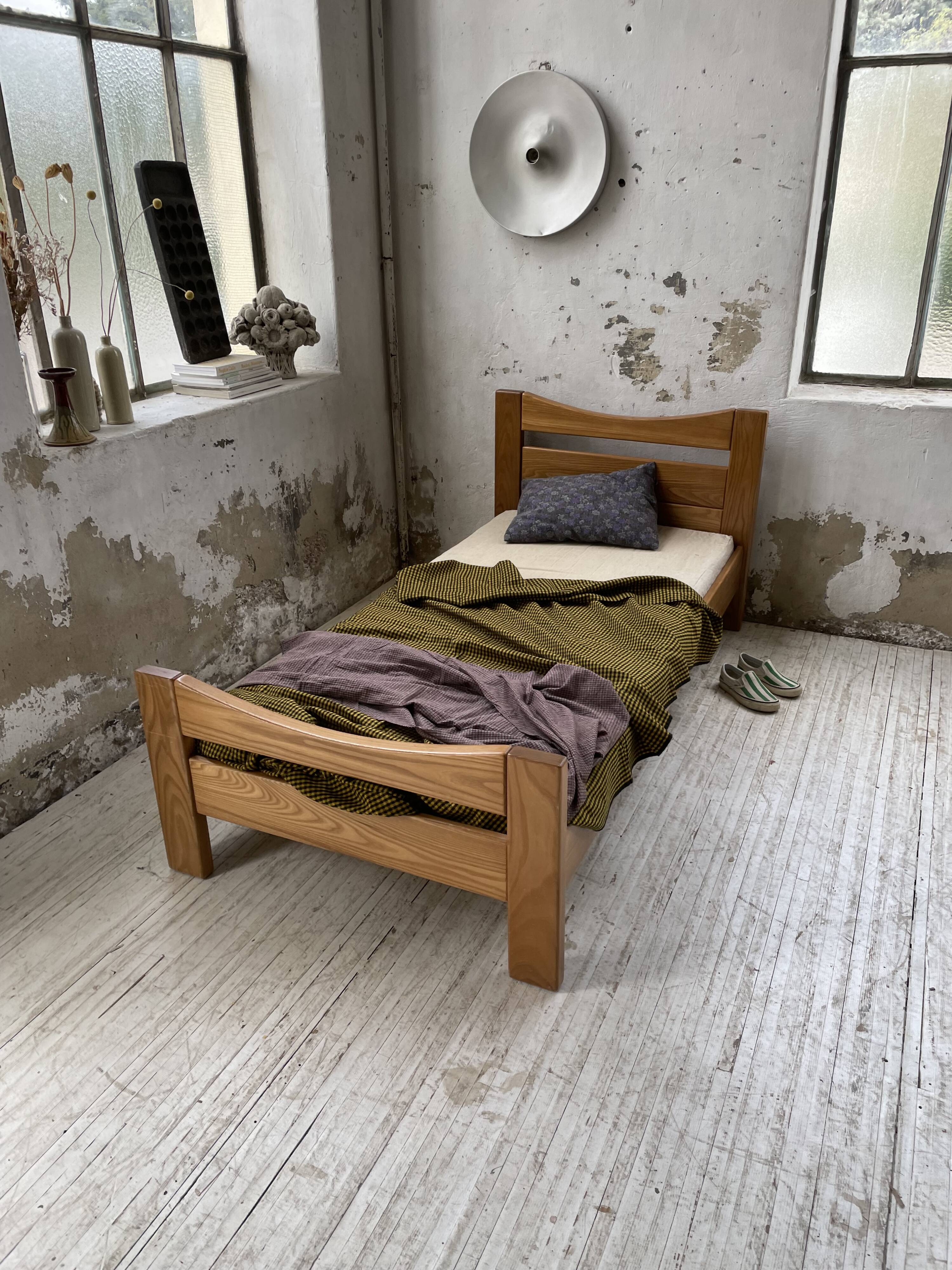 Maison Regain solid single bed