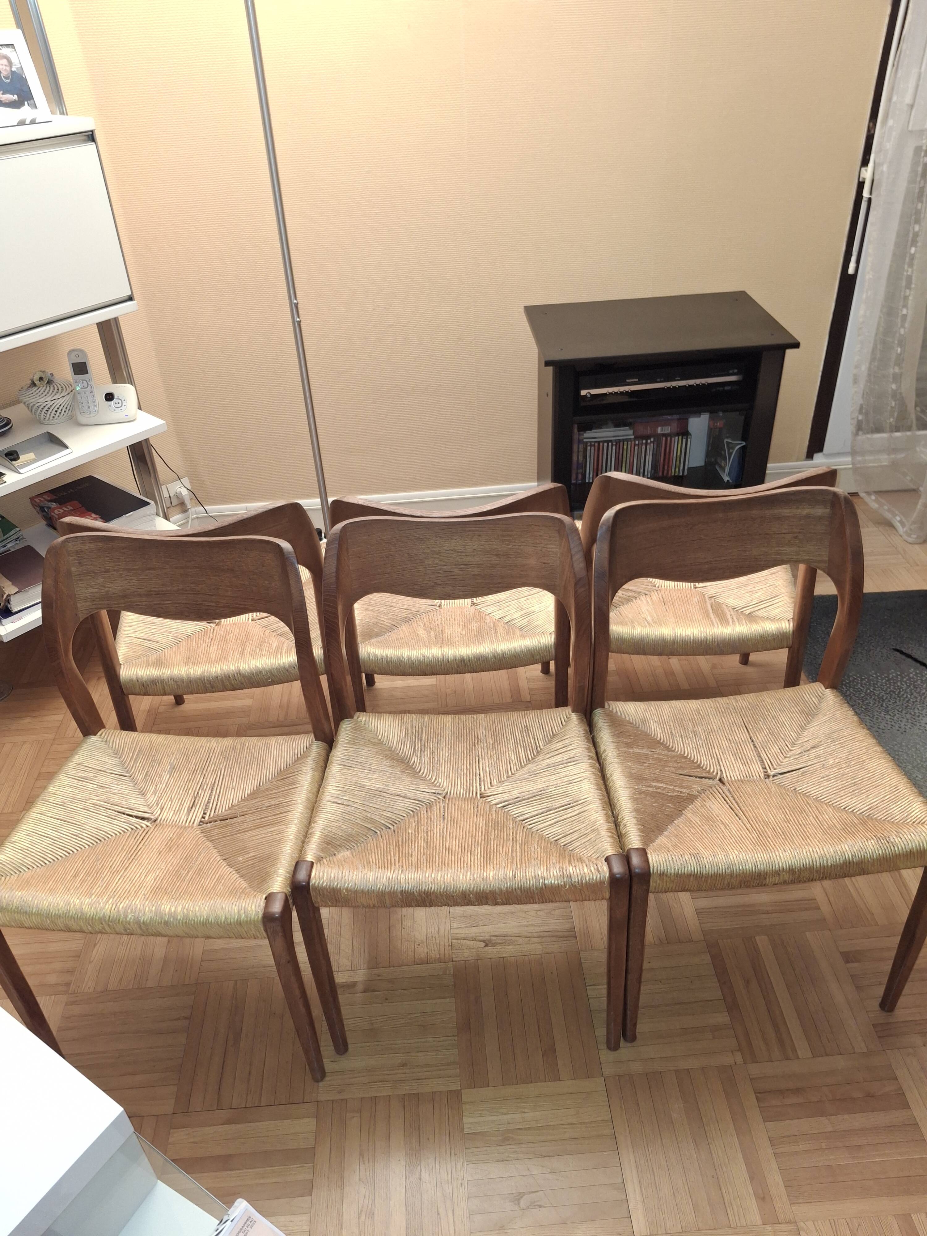6 vintage teak chairs from the 1960s in Scandinavian style.