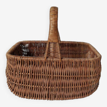 Woven wicker basket