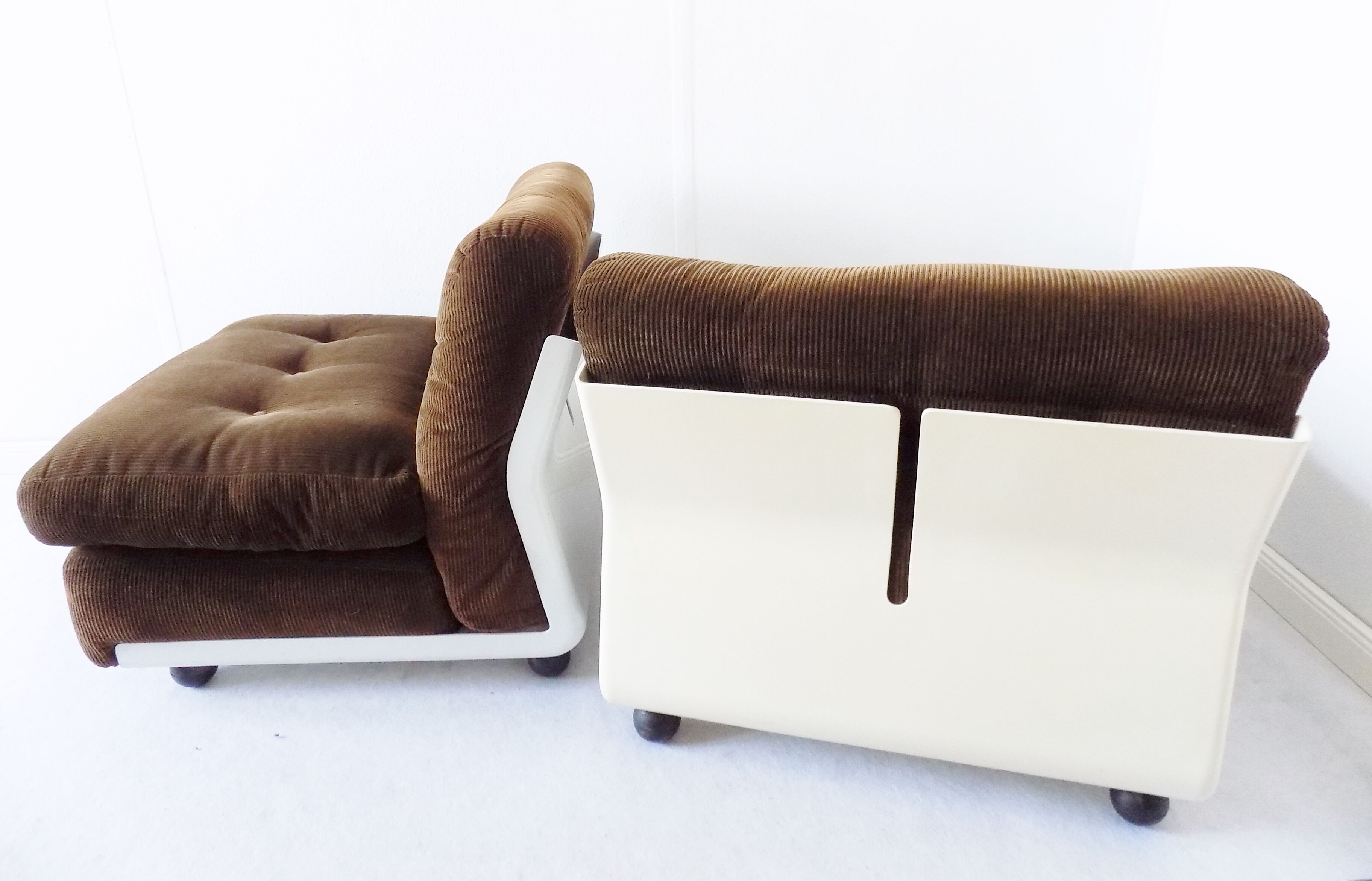 Pair of Amanta chairs by Mario Bellini for C&B Italia