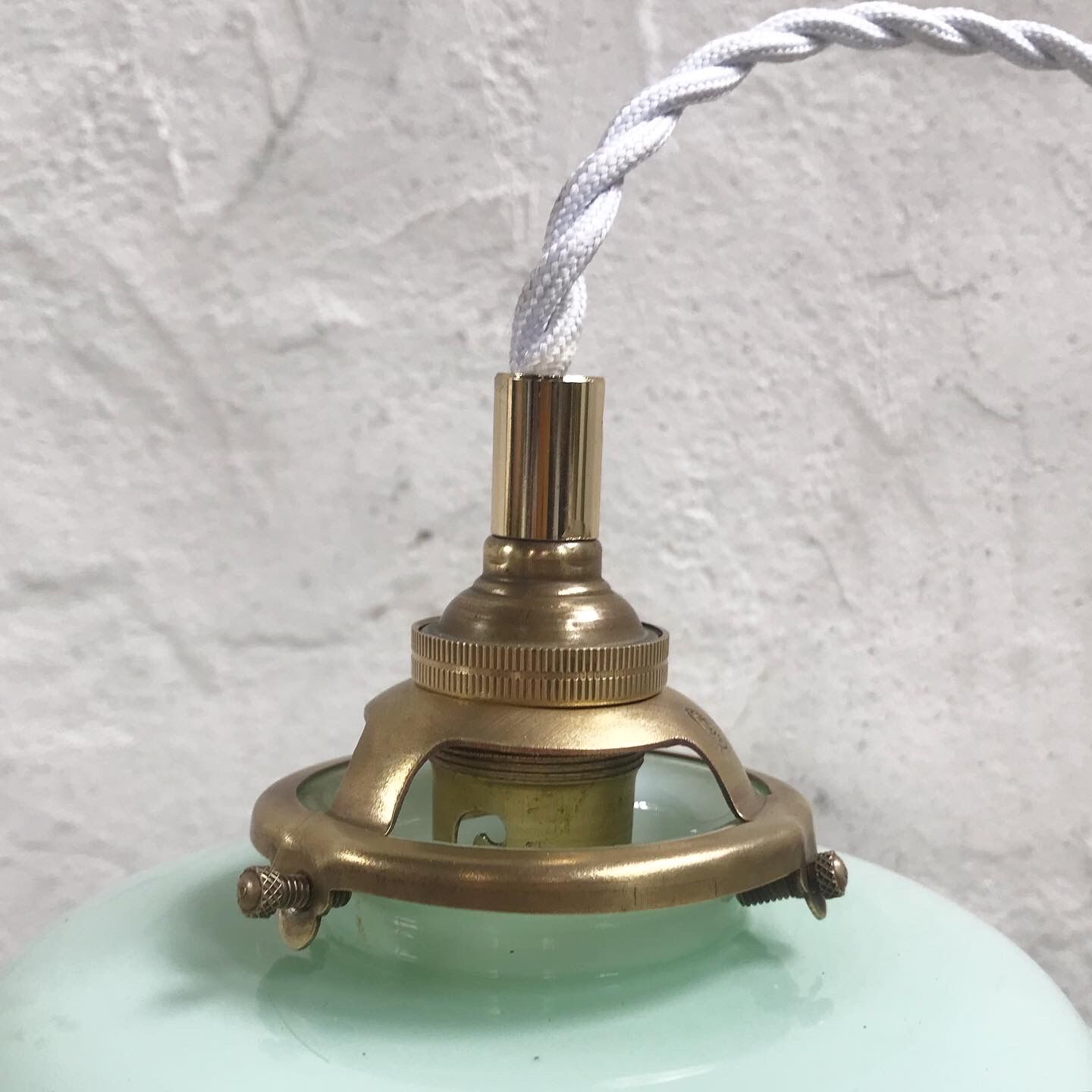 Green opaline suspension