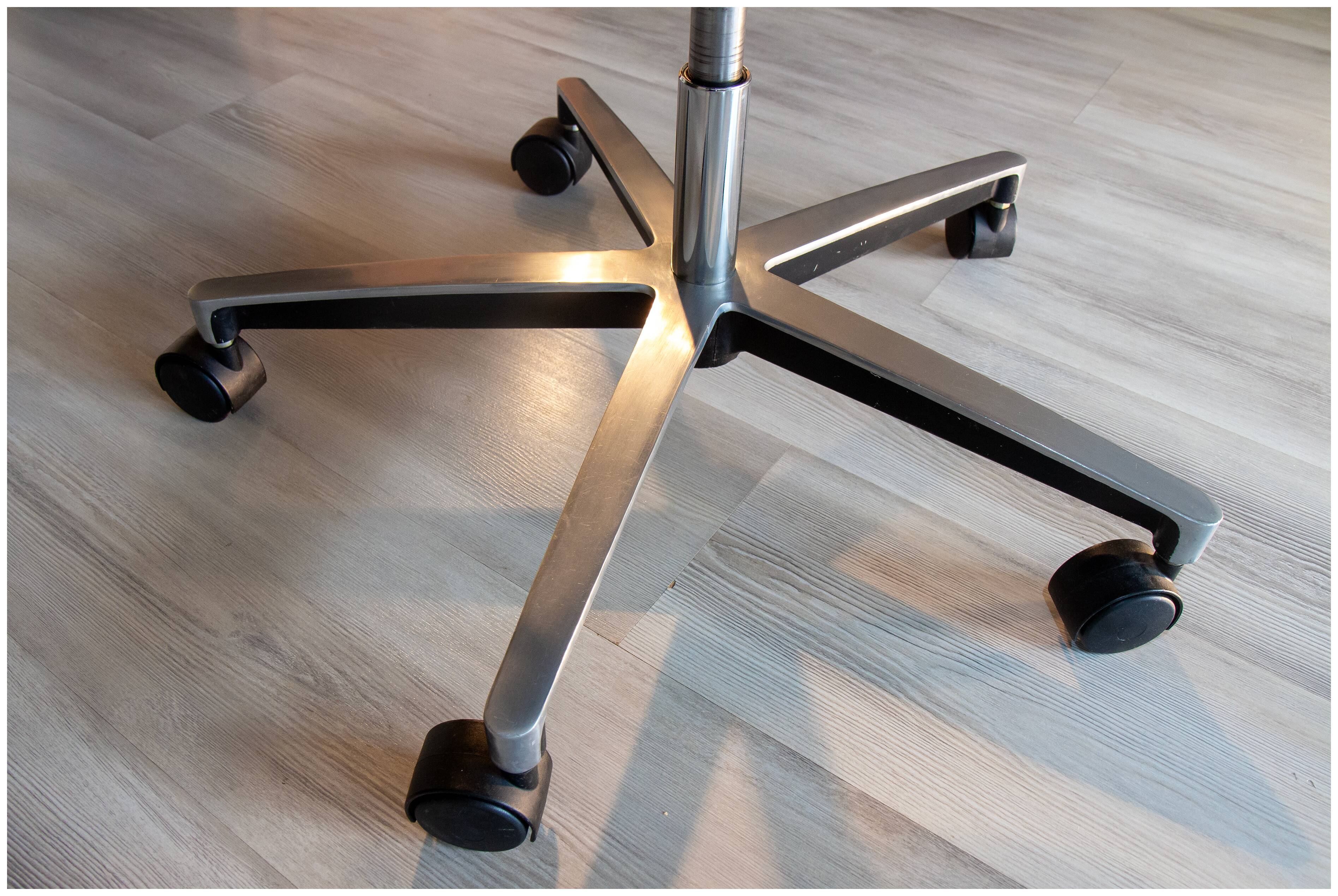 Chaise tulipe 70's, tissus lainé orangé et fonte d'aluminium