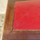 bureau enfant, ado, bois massif et cuir rouge