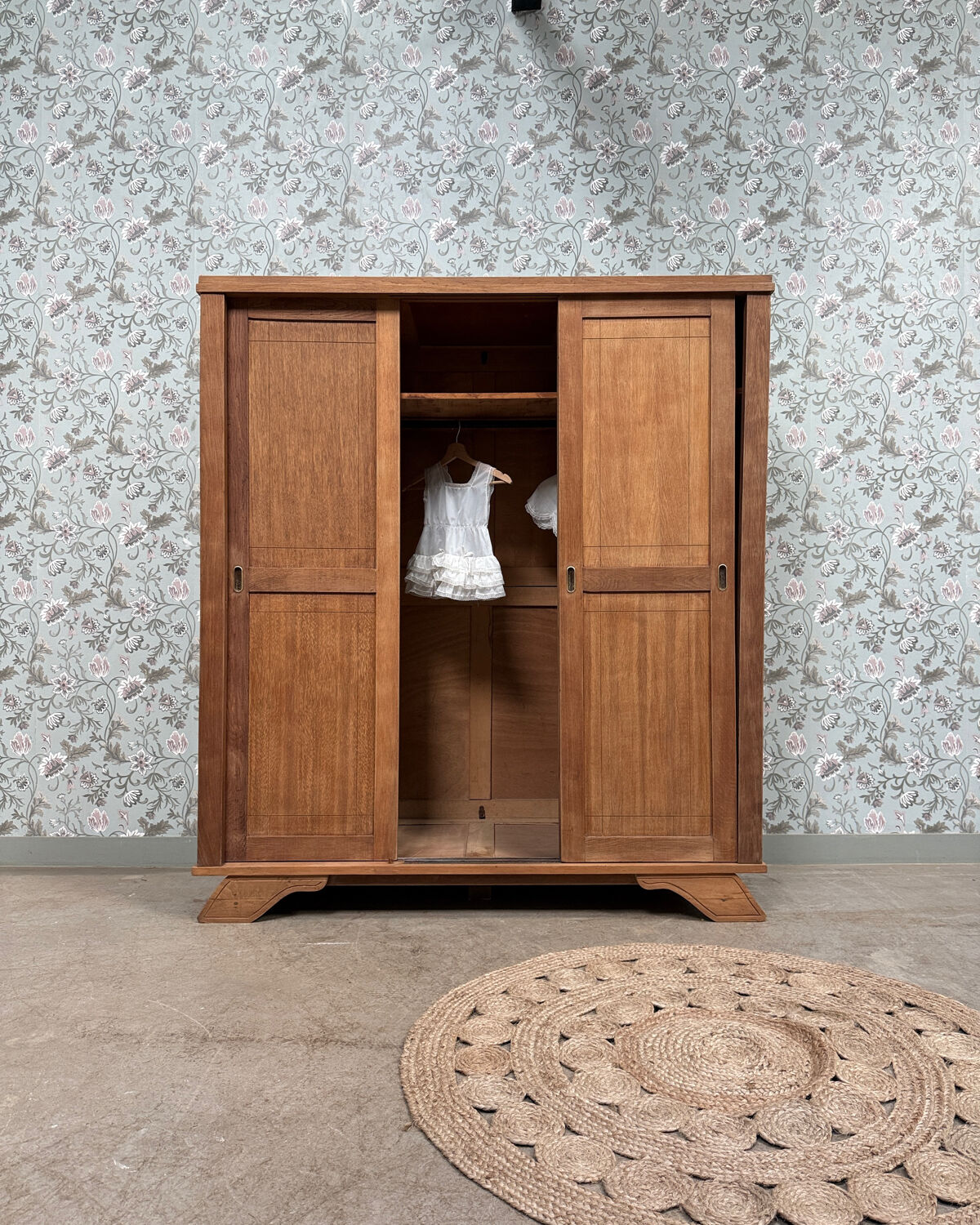 Parisian wardrobe with sliding doors (renovated)