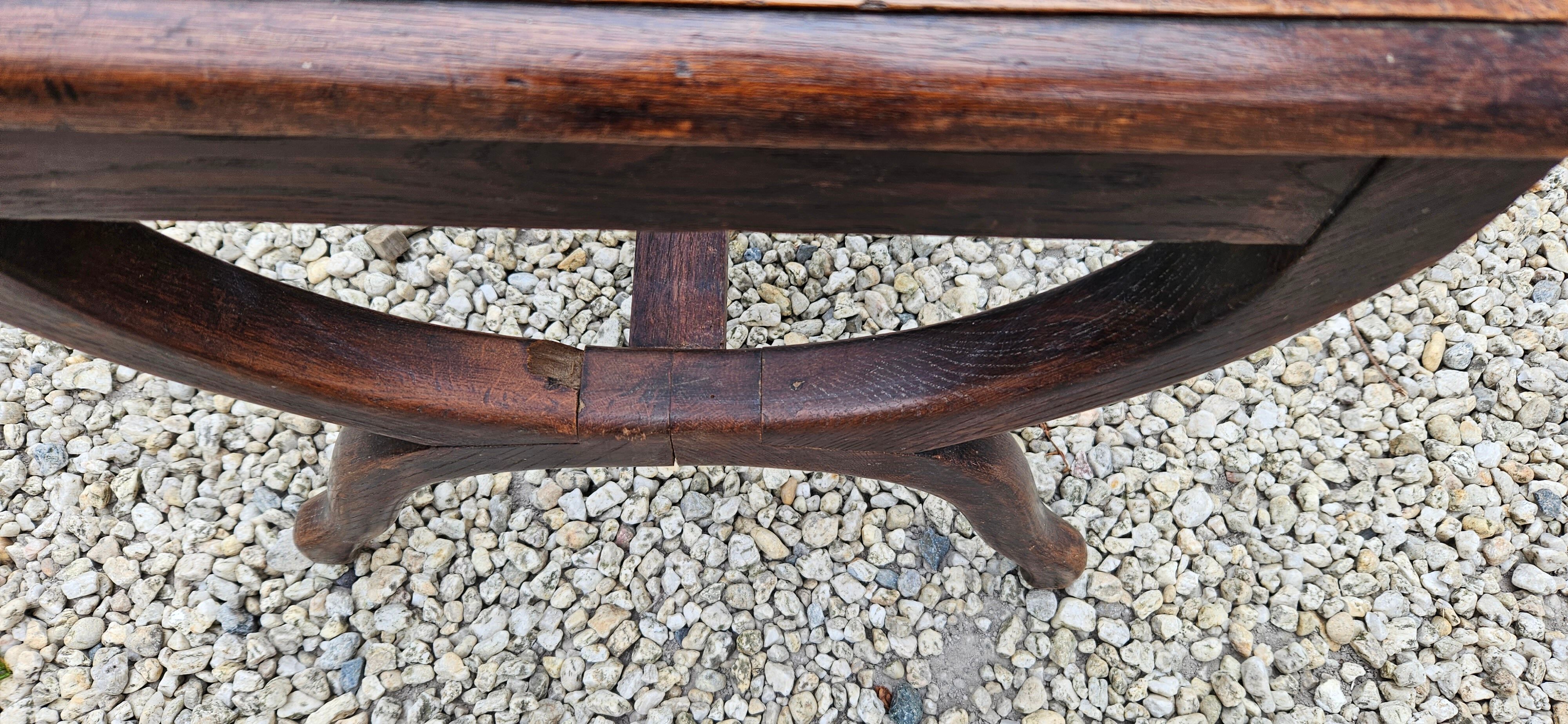 Cross-footed cane stool