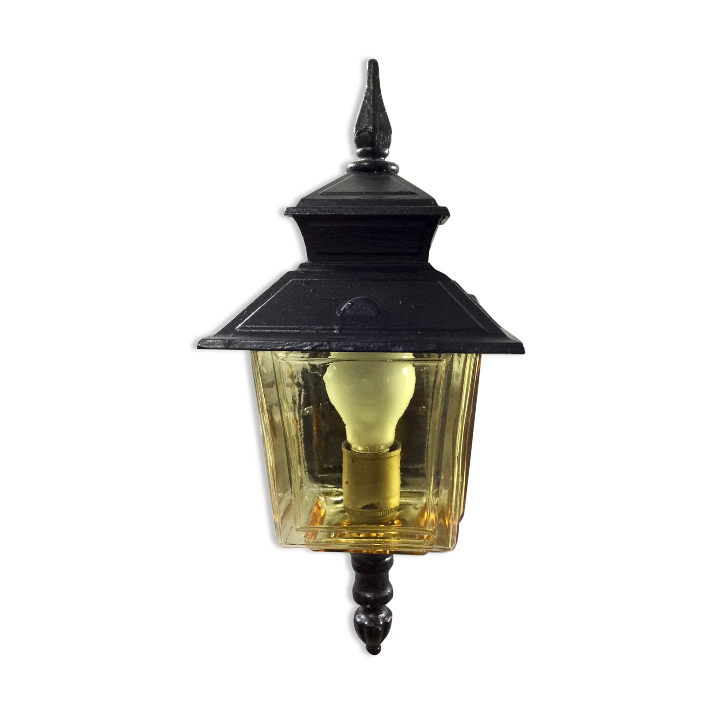 Outdoor lantern
