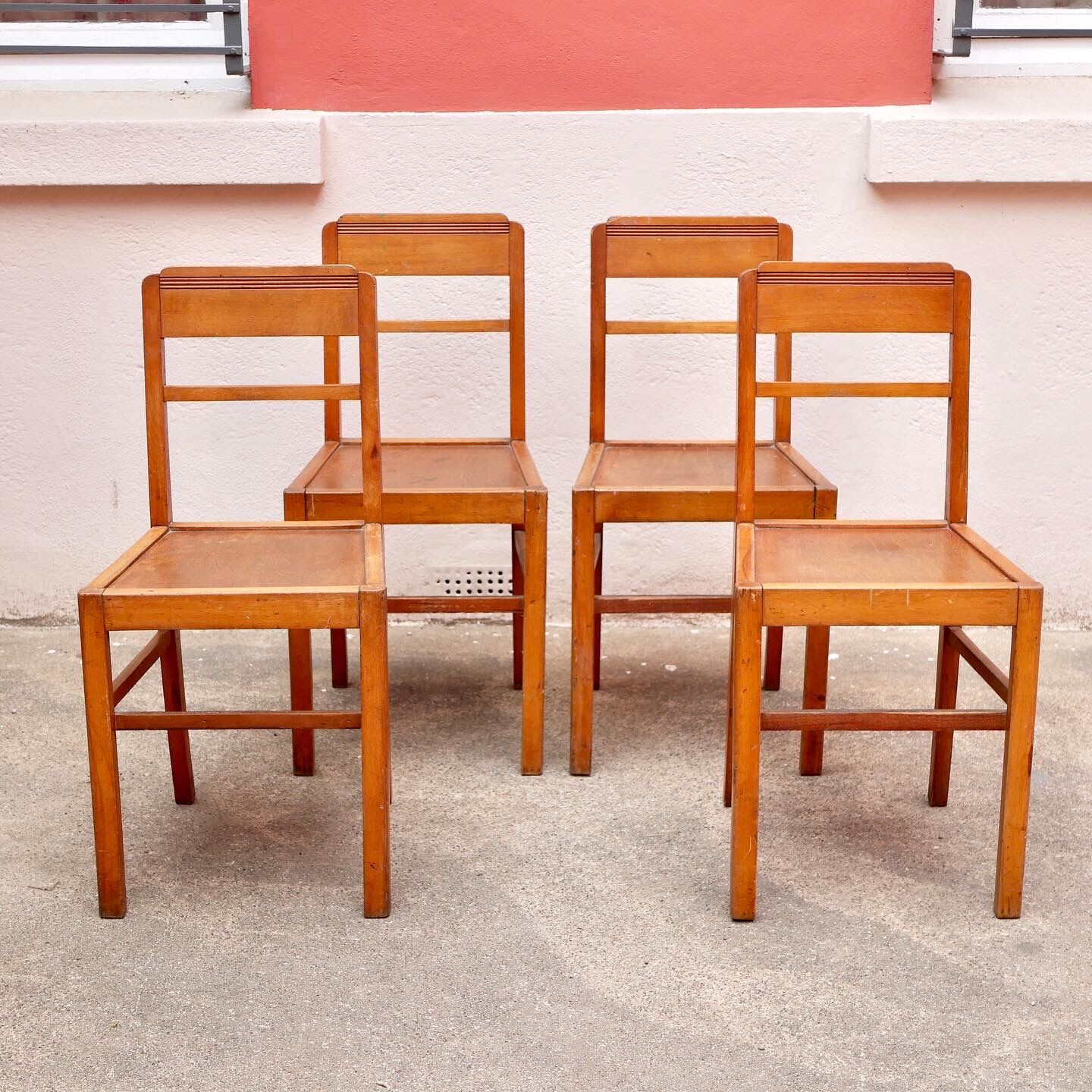 Série de 4 chaises bistrot en bois