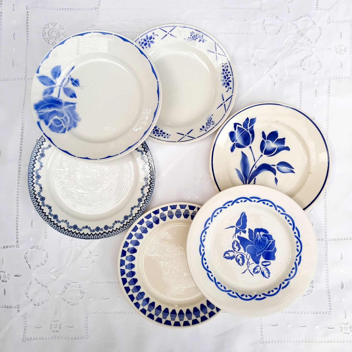 Mismatched flat plates in earthenware