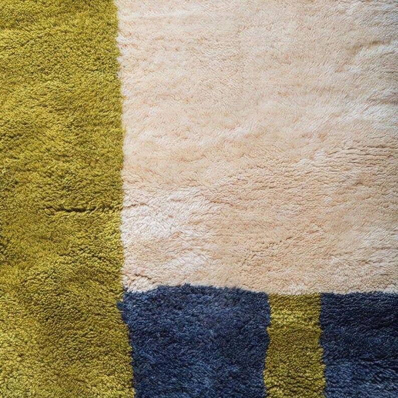 Handwoven Berber rug in pure wool, size 150 x 250 cm