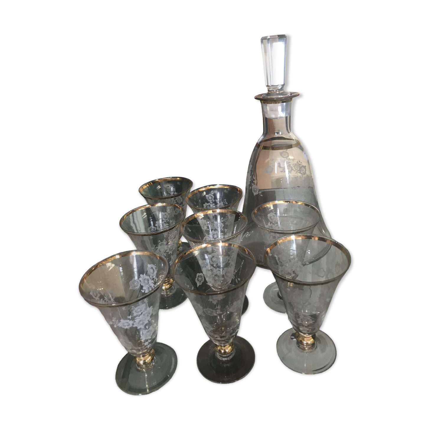 Liqueur service from the 1930s, with a decanter and 8 glasses.