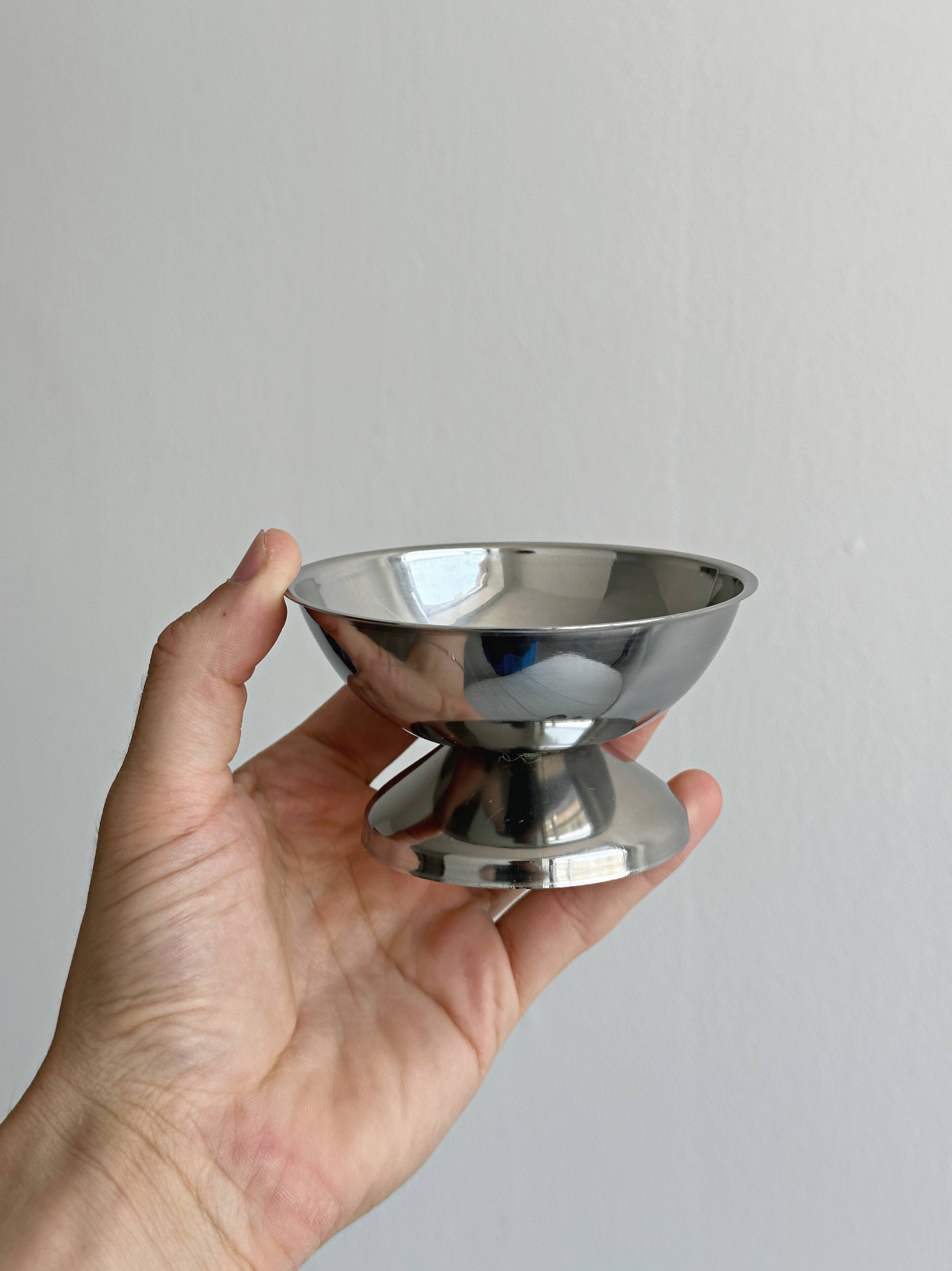 Set of 6 stainless steel footed bowls