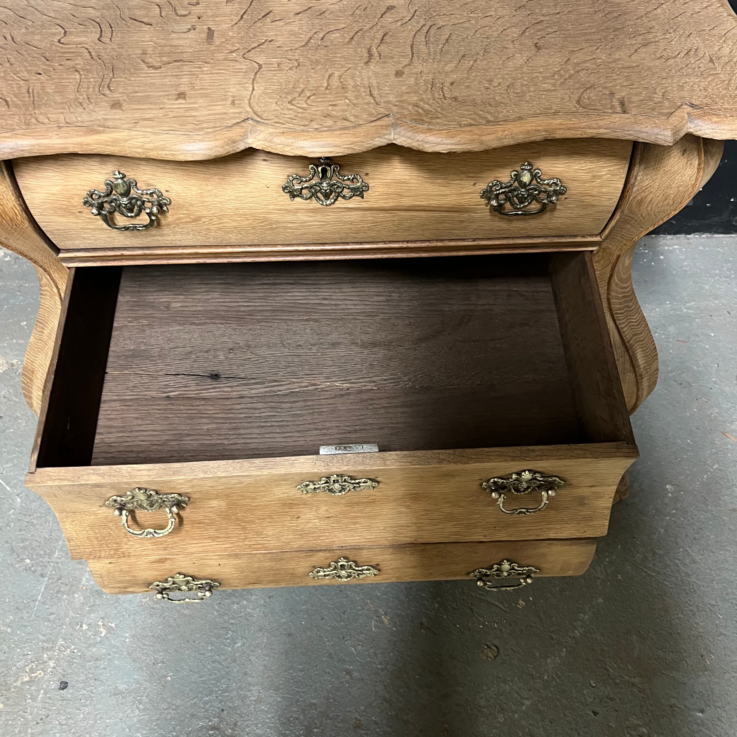 Dutch chest of drawers XIX th in raw oak