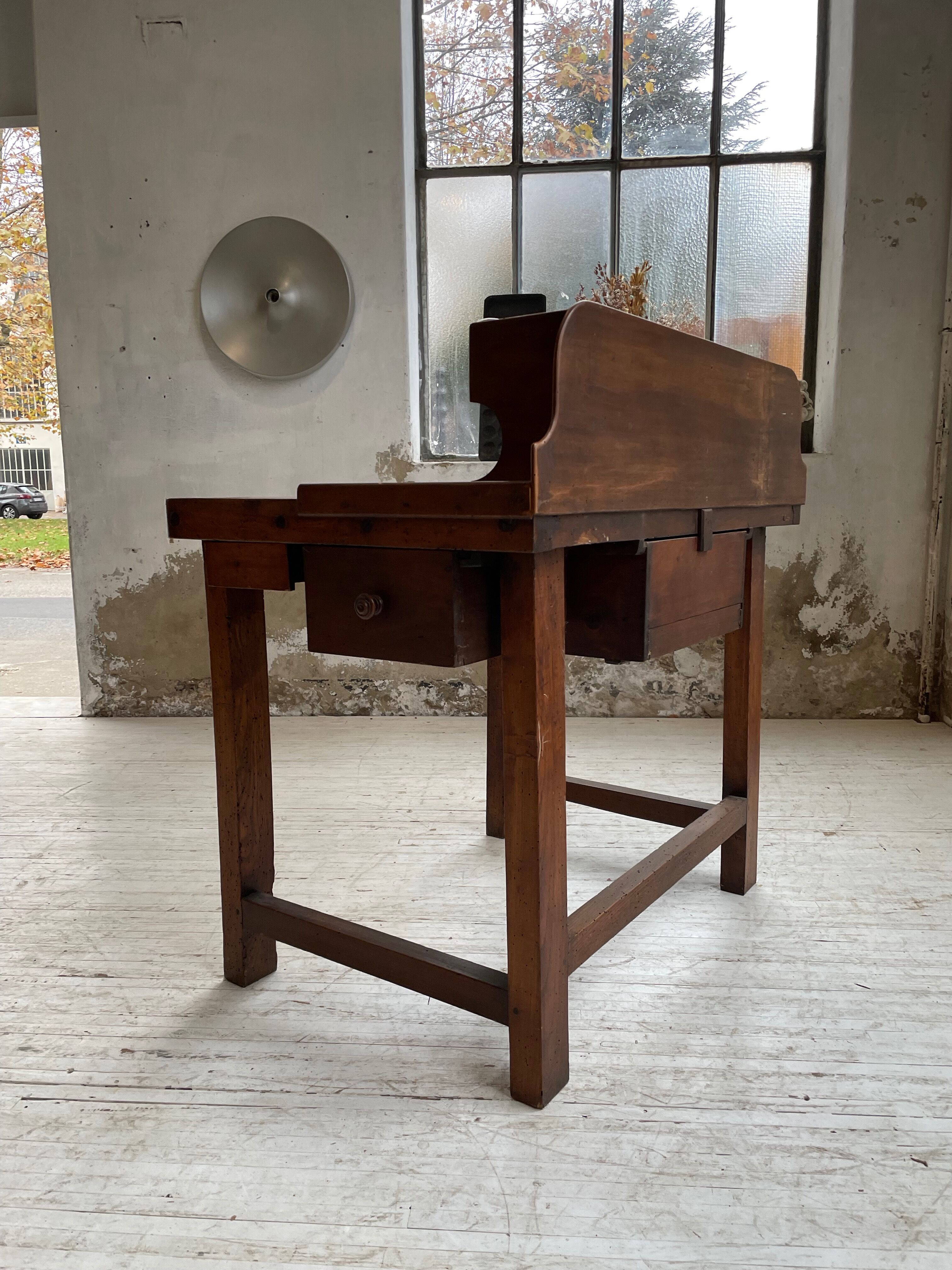 Establishment of jeweler XIXth oak