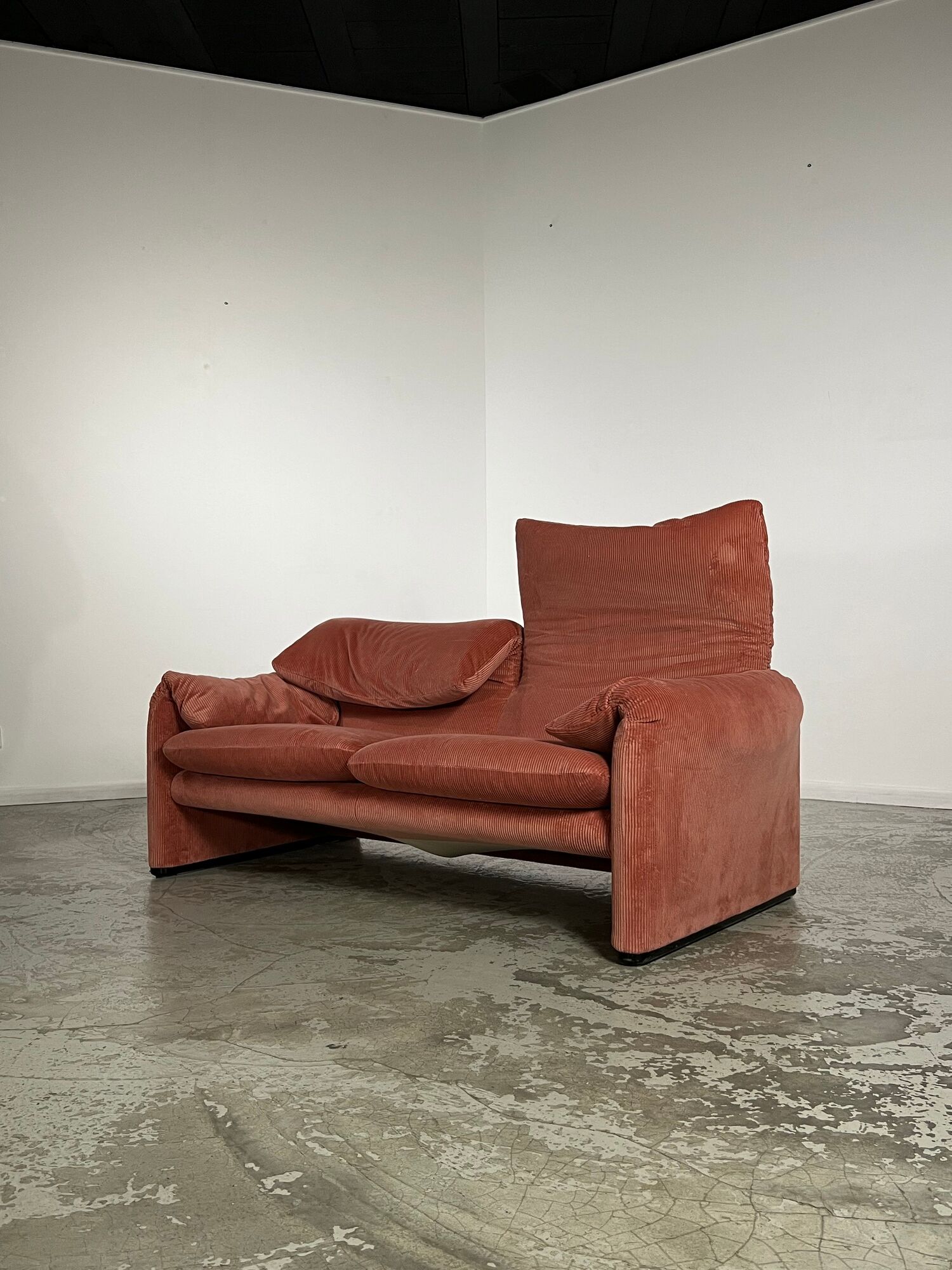 Maralunga sofa by Vico Magistretti for Cassina Italy 1973