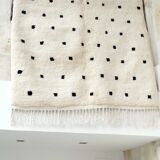 Berber carpet Béni Ouarain with large black and white polka dots and thick wool