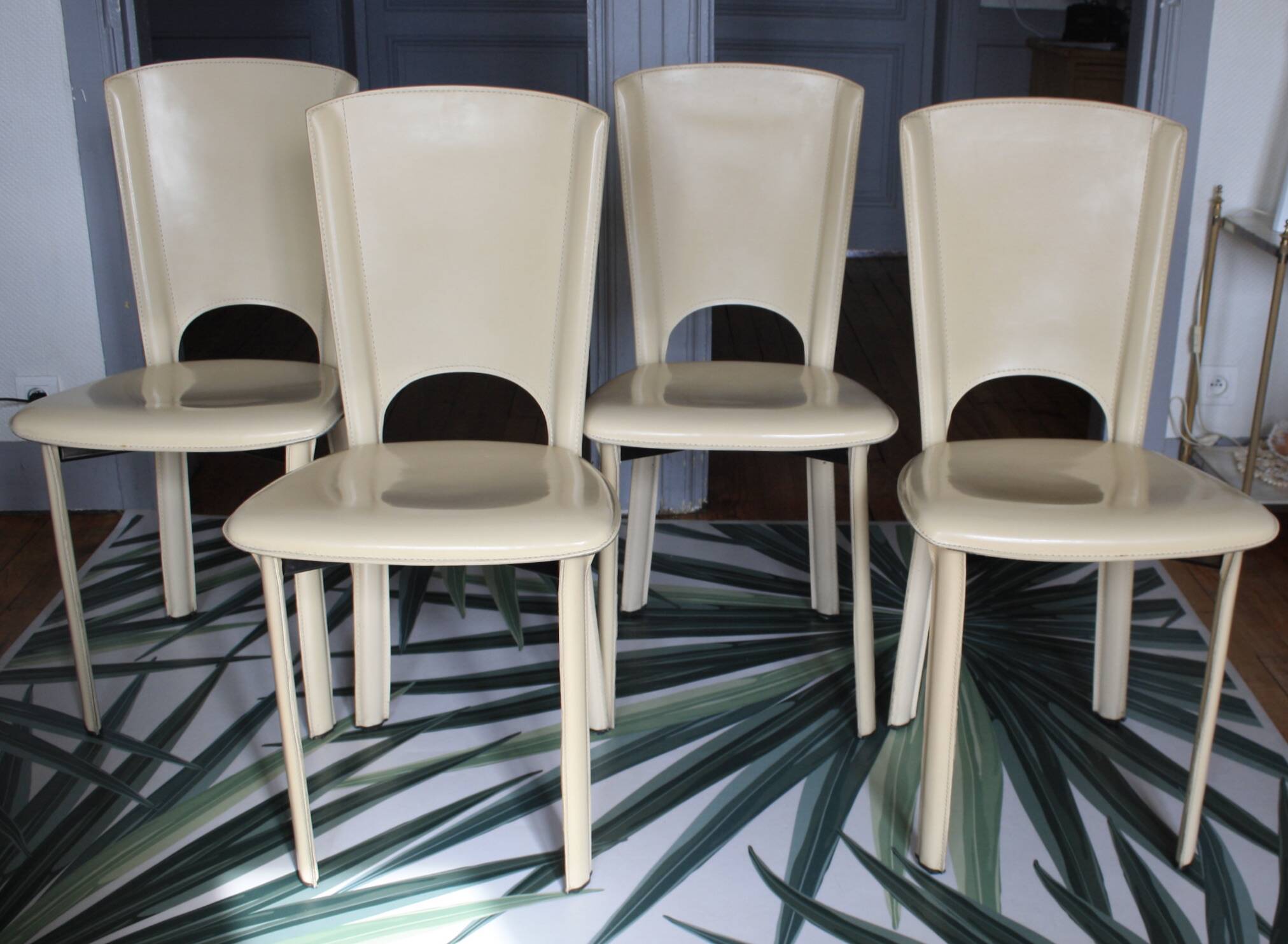 Set of 4 beige leather chairs from the 80s in Italy