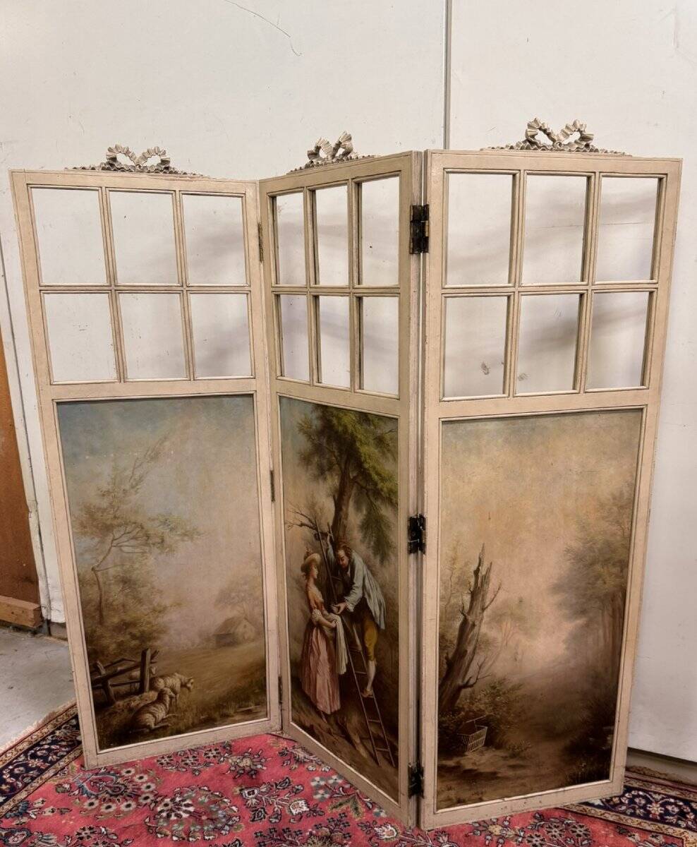 Three-panel screen in Louis XVI style with Romantic decorations and landscapes.