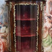 Curved display cabinet in Louis XV style with precious wood marquetry and gilded bronze.
