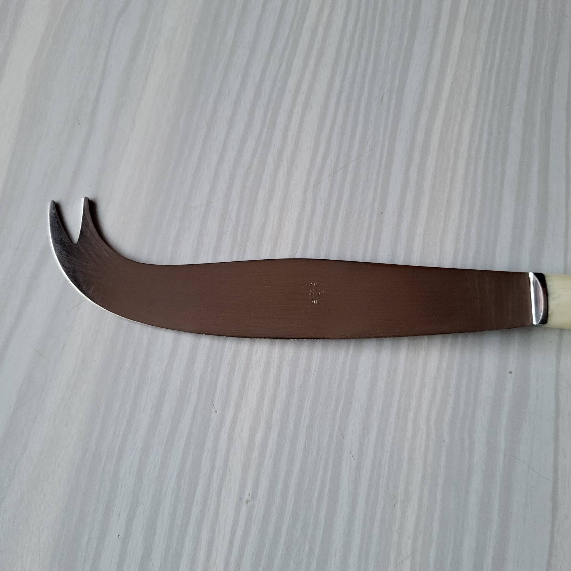 Vintage cheese knife signed S.R. Thiers in excellent condition.