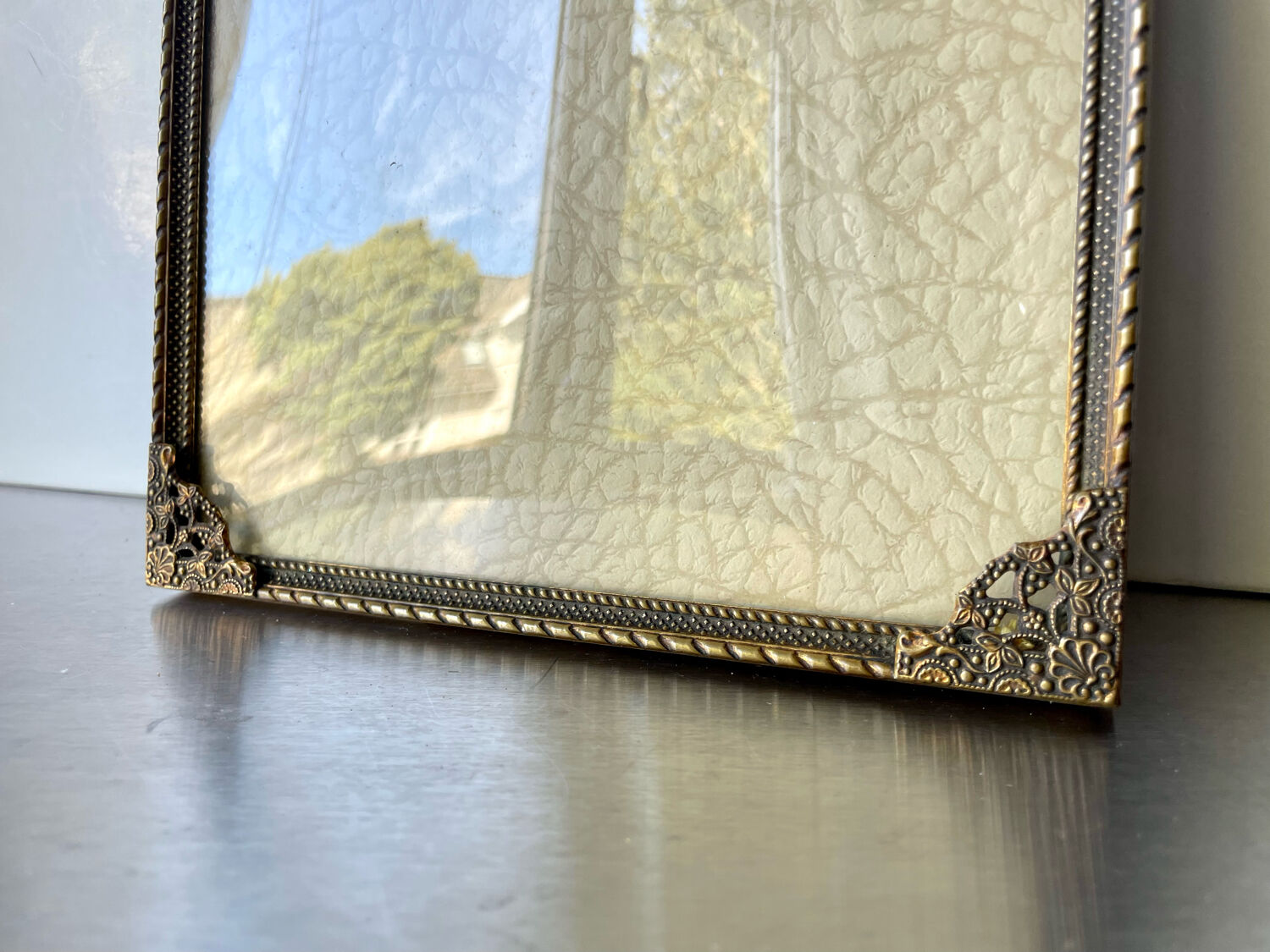 Metal frame in gold colored brass