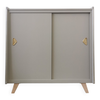 Storage cabinet
