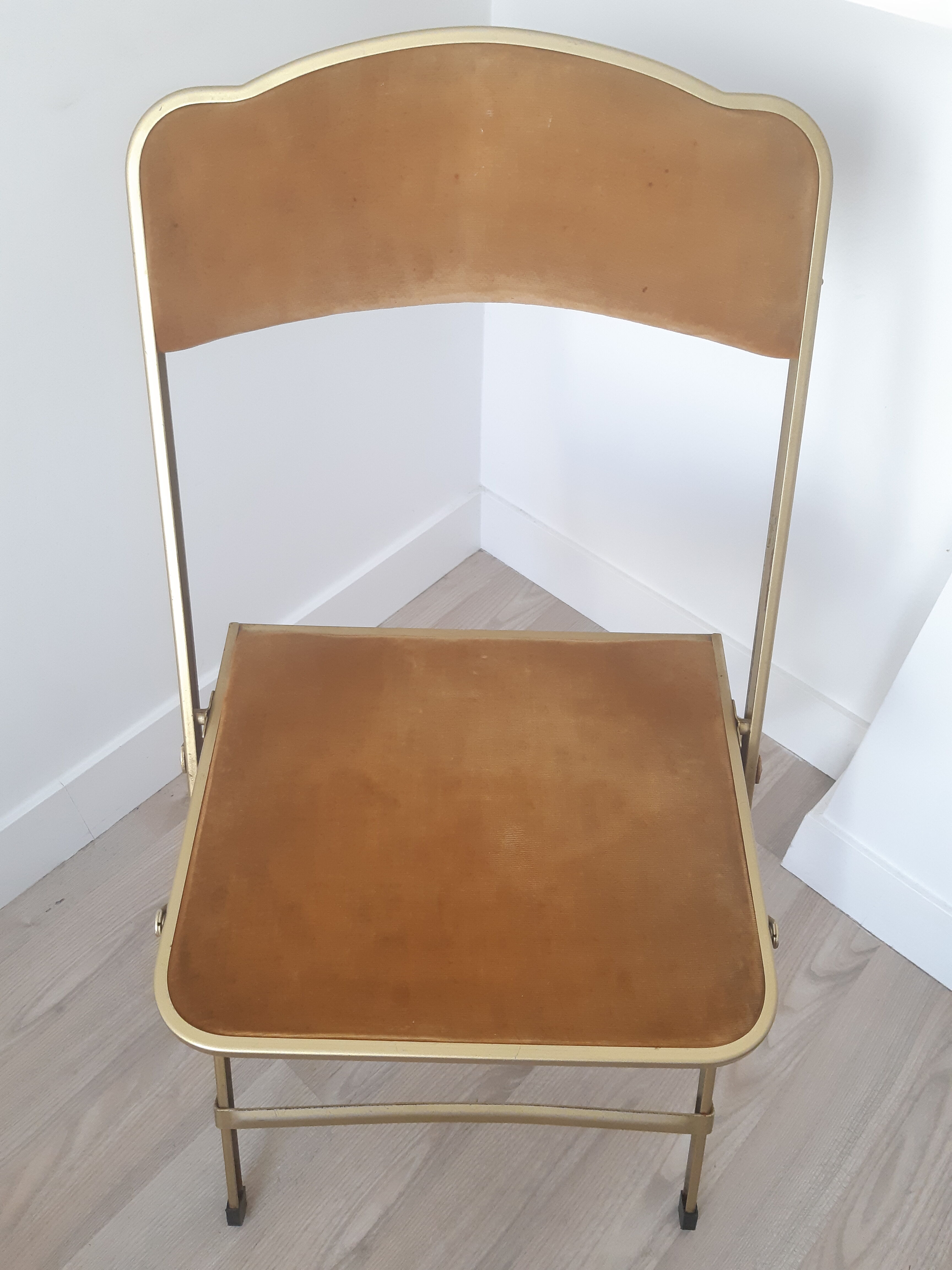 Lot of 2 vintage folding chairs