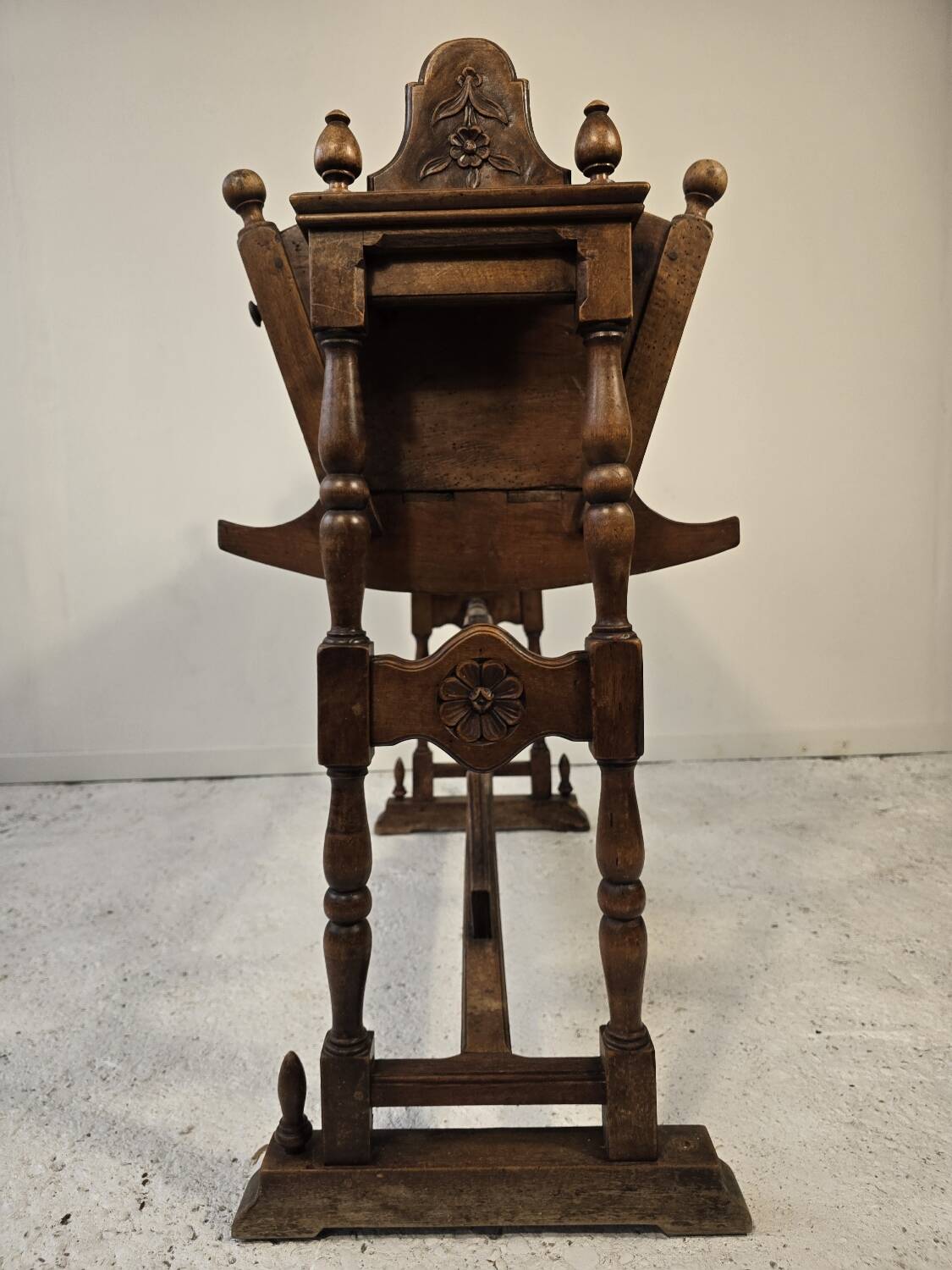 19th century cradle in carved fruitwood – Antique planter