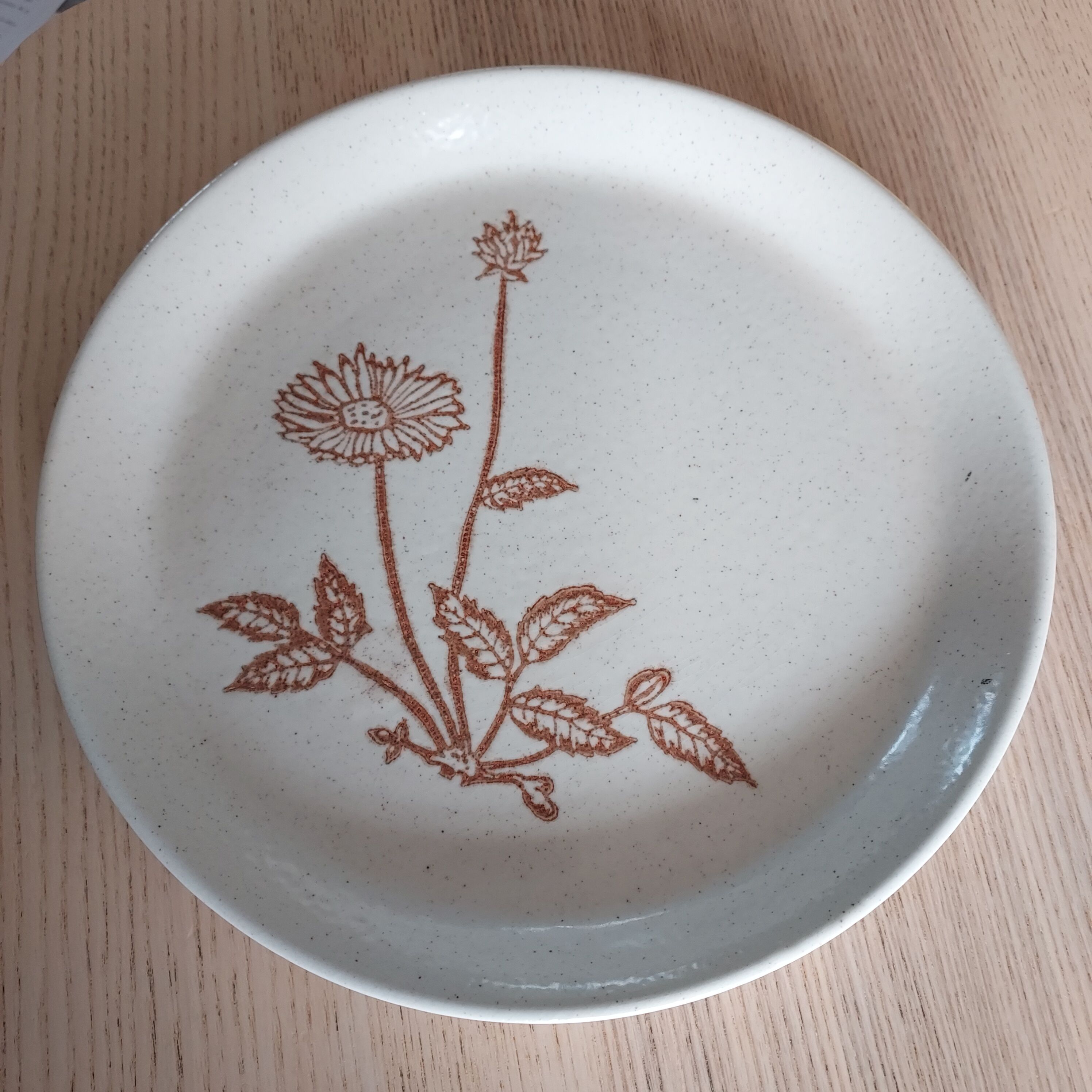 6 plates in light sandstone