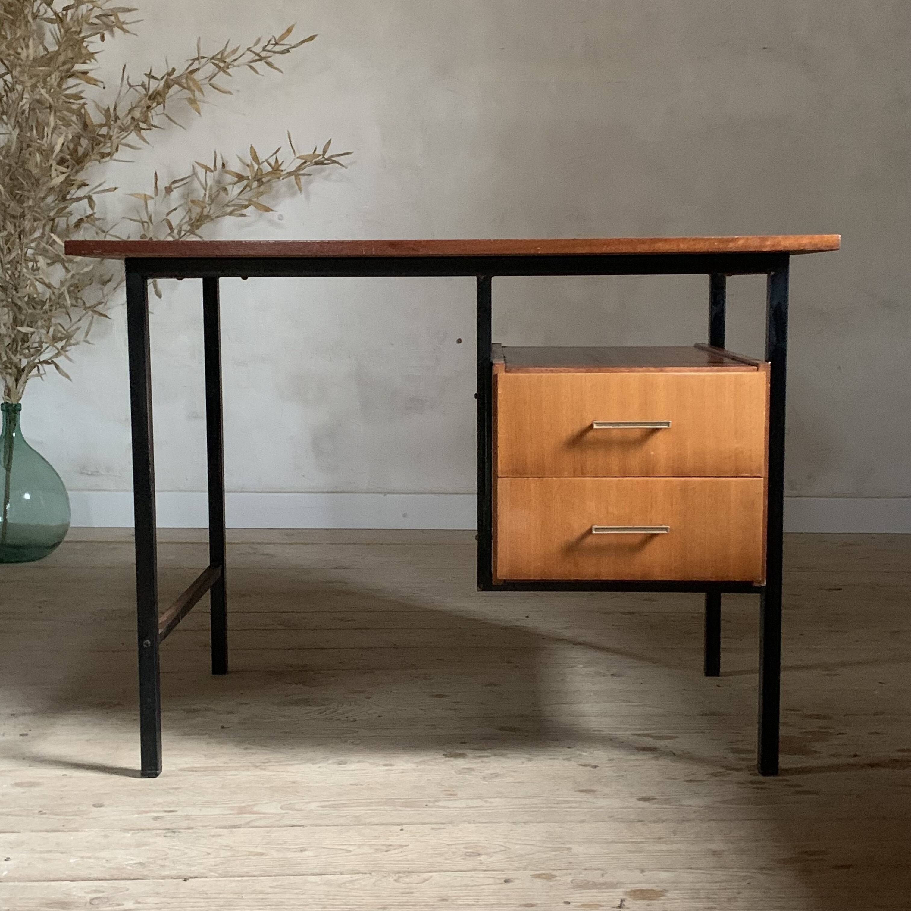Bureau moderniste vintage
