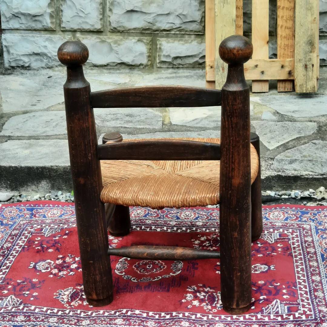 Petite chaise de cheminée