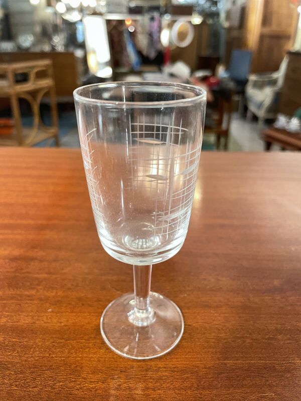 Ensemble de 50 verres cisèlés