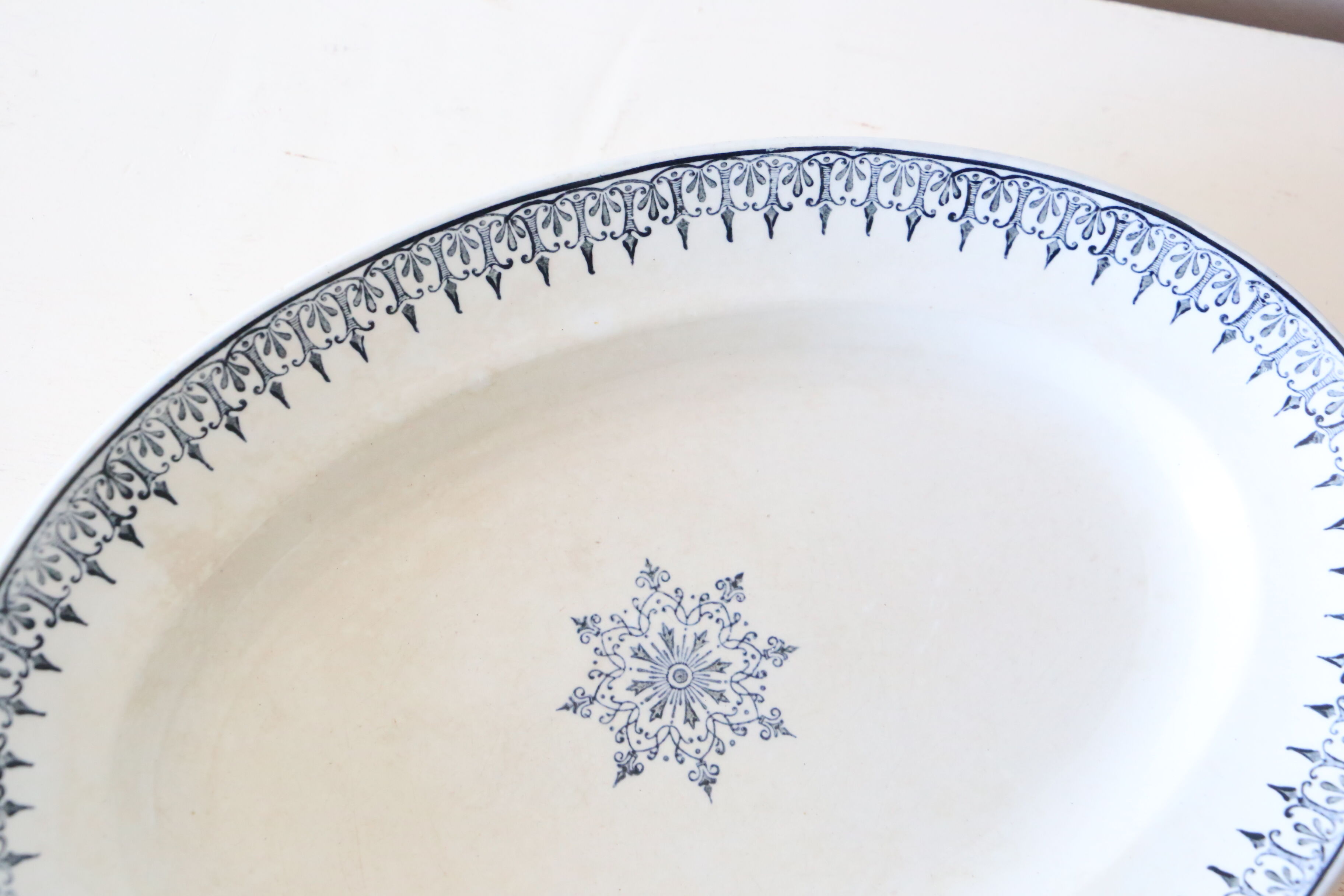 Oval dish, Saint Amand, iron earth