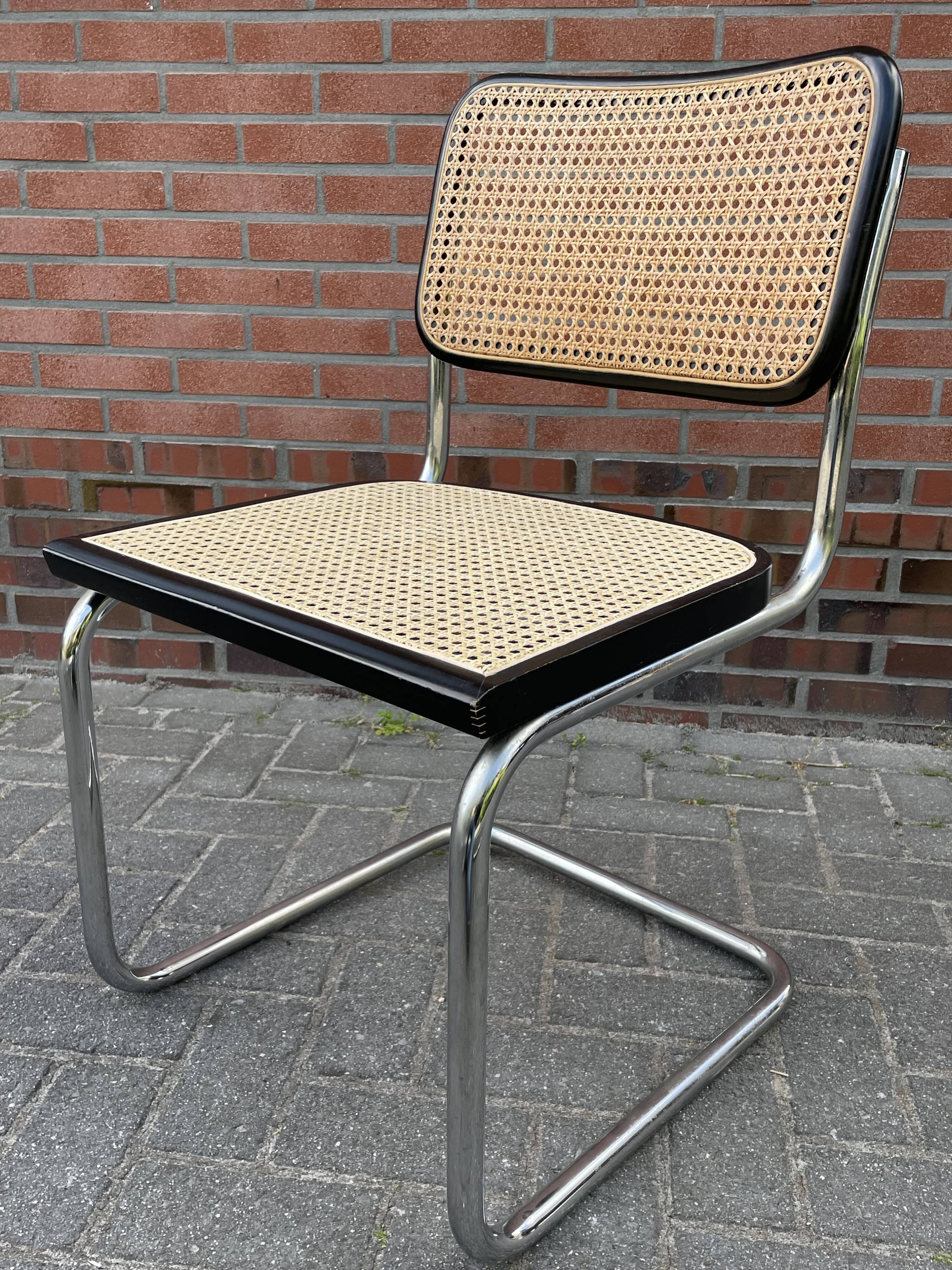 Set of 4 vintage chairs  Cesca B32 in black and chrome
