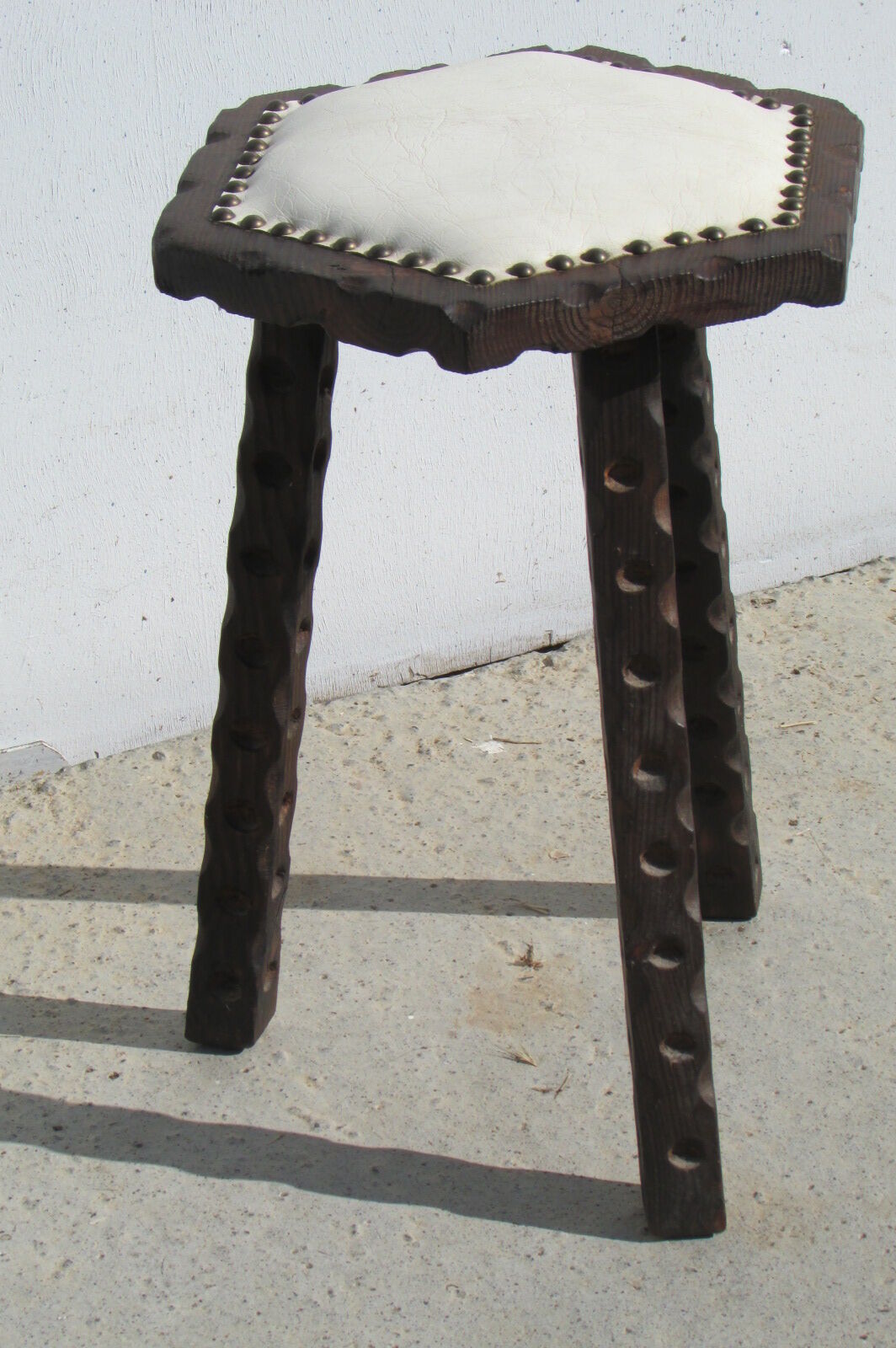 Catalan tripod stool, Spanish in solid pine