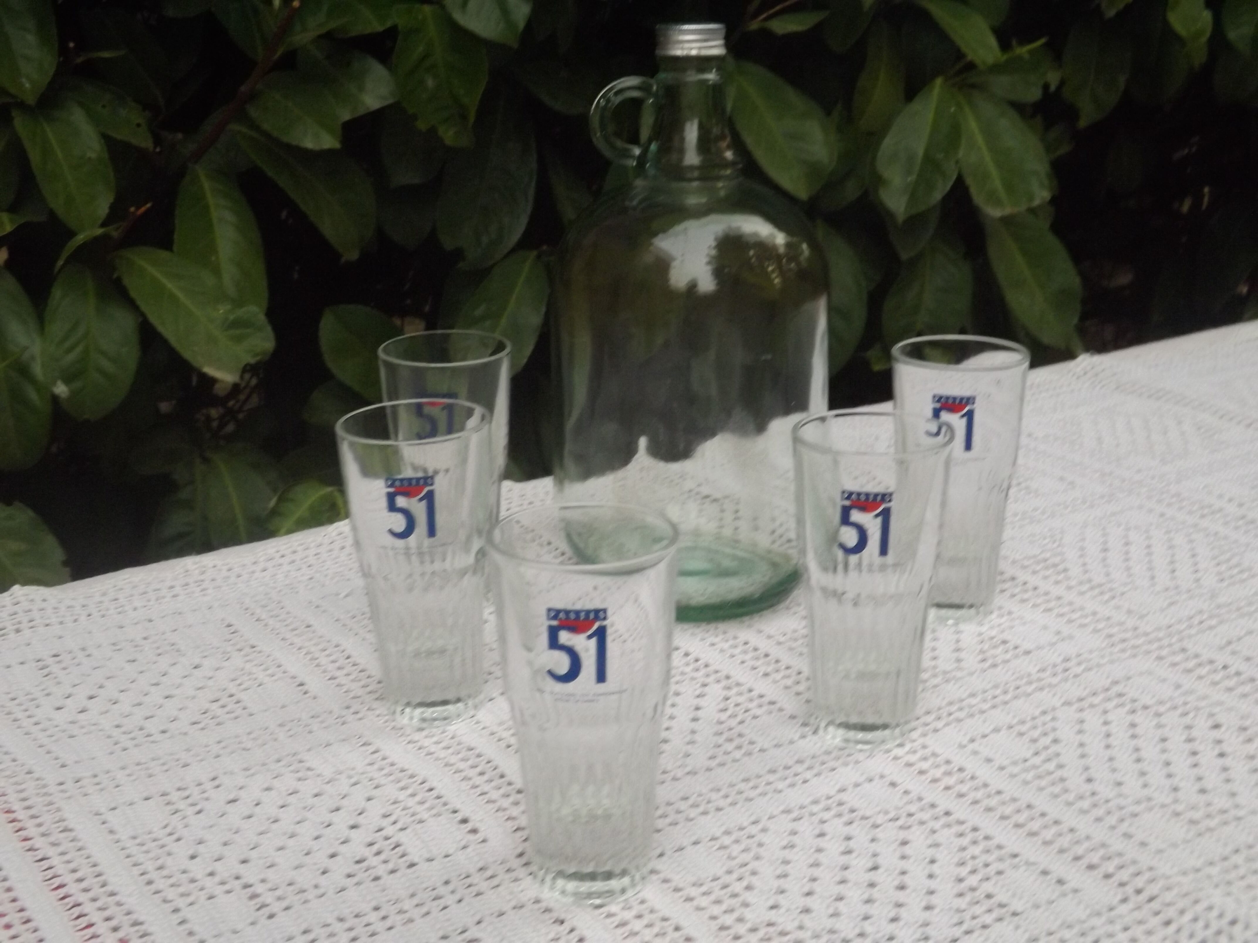 Ancienne Bouteille De Pastis 51 Et 5 Belle Serie De Verres De Pastis 51 Bar Bistro Decor Vintage Bar Cafe Chic Selency