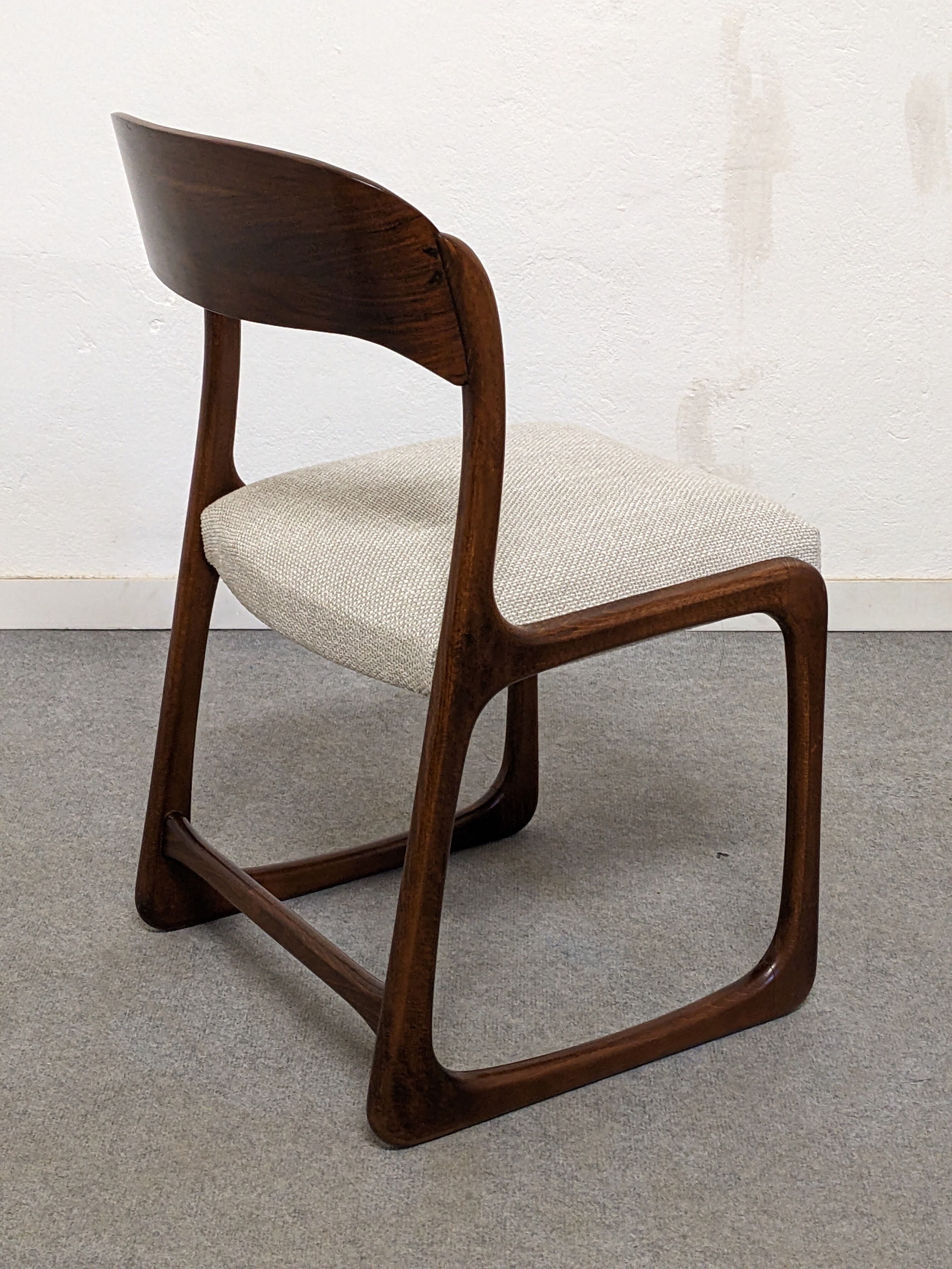 Series of 4 Baumann sled chairs from the 60-70s
