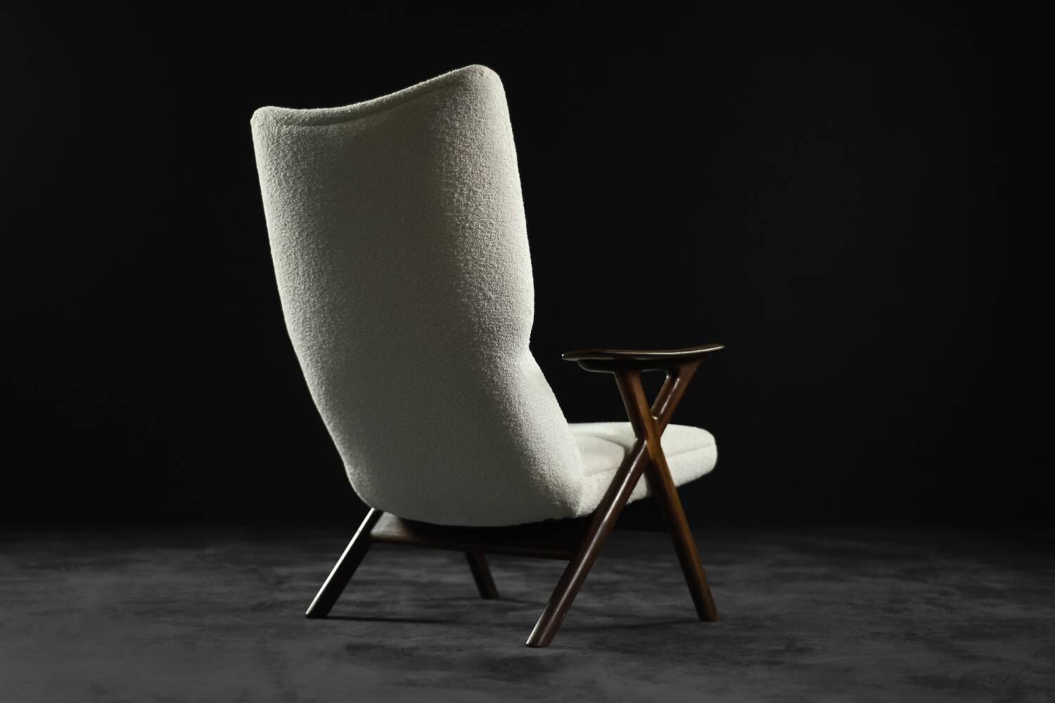 Fauteuil haut de salon vintage en teck et tissu bouclé blanc du milieu du siècle norvégien, années 1960